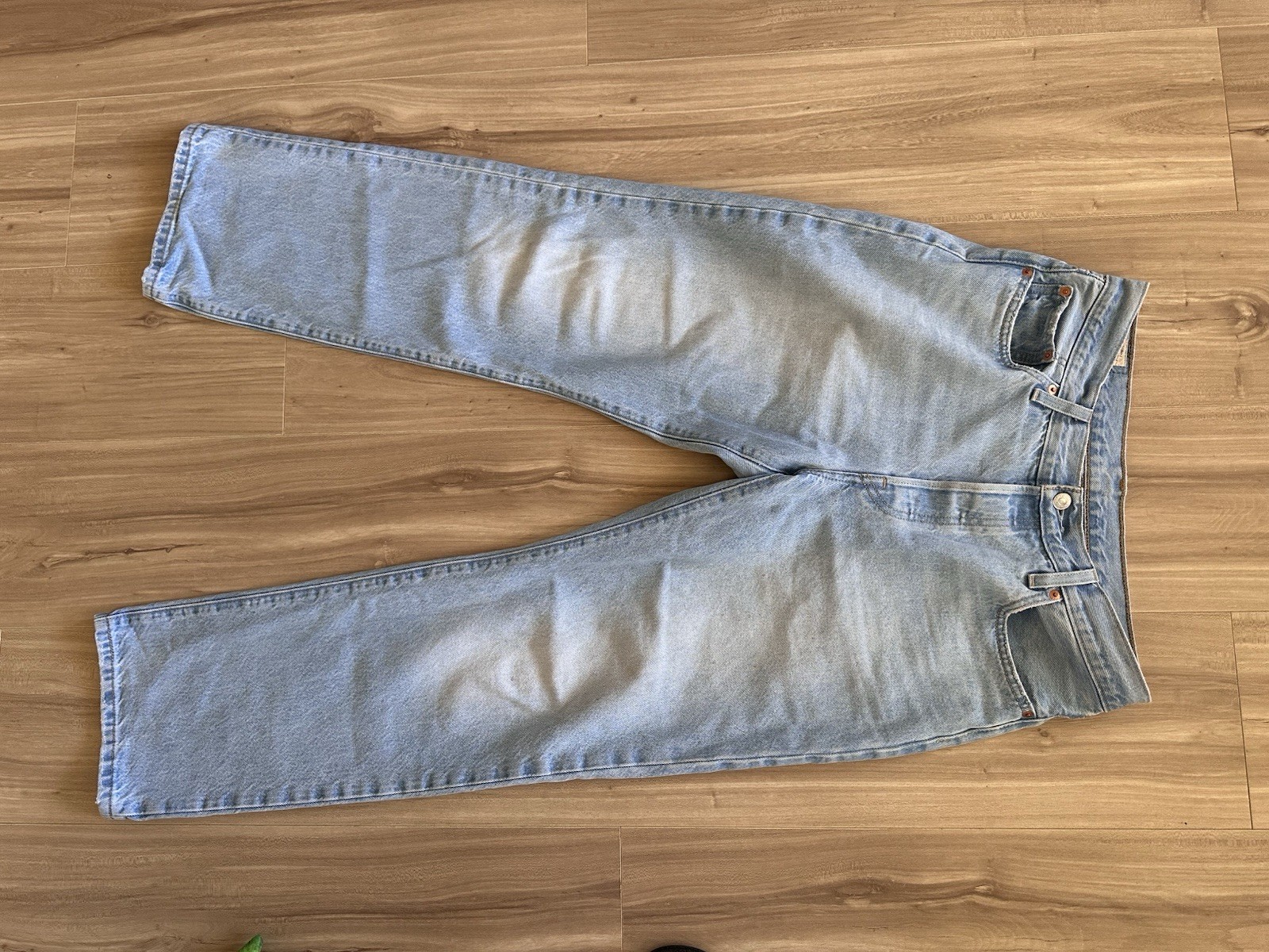 Levi’s Men’s Light Wash Blue Denim Straight Jeans Regular Fit 5-Pocket