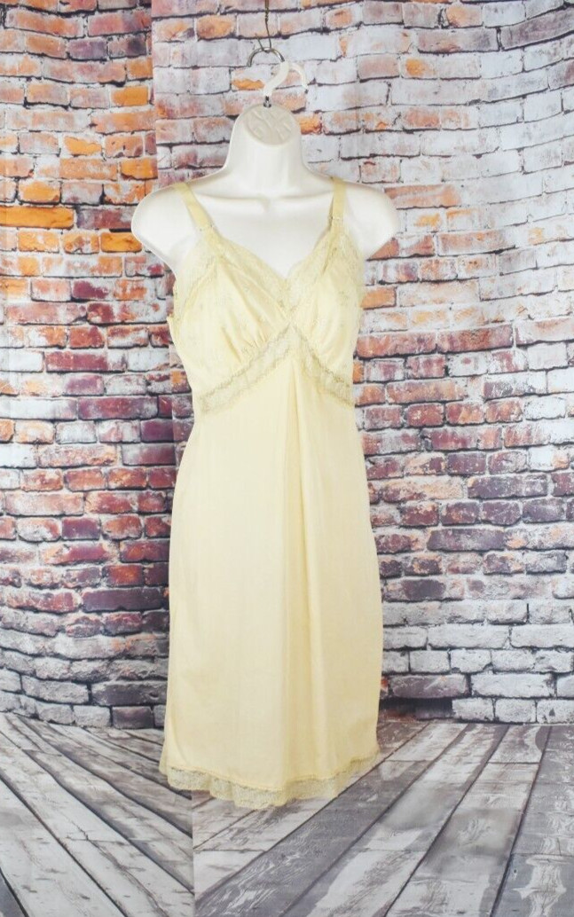 Tokay Size 34 Medium Pleated Chiffon Nylon Full Bra Slip