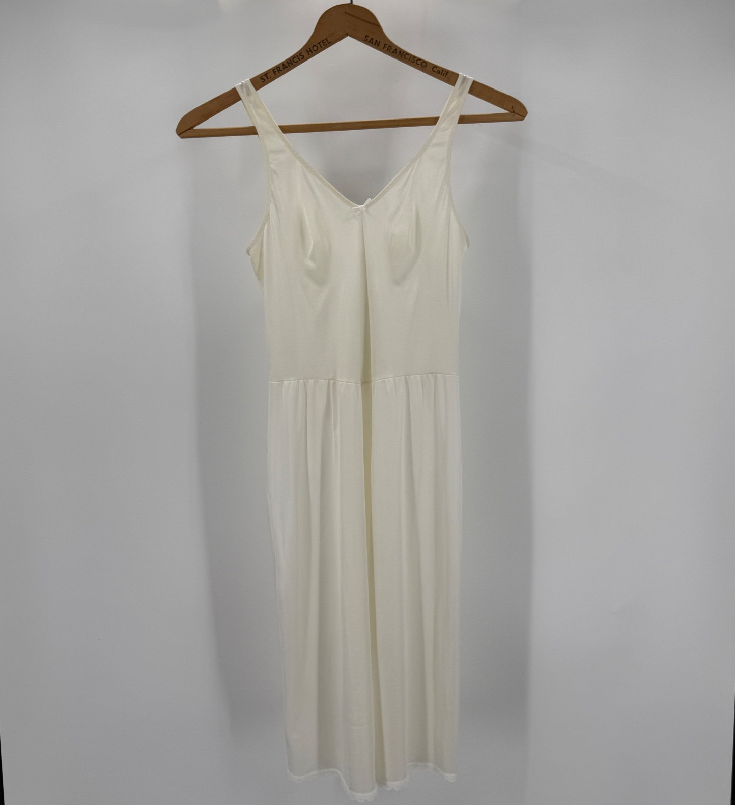 Vintage Warner’s Antron III Nylon Full Slip Size 36 Cream Lace Hem Lingerie 23″