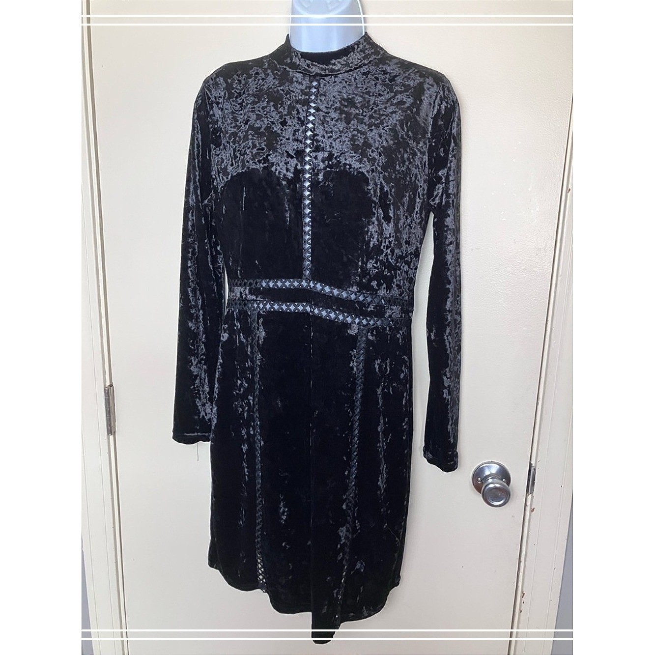 Black Crushed Velvet Long-Sleeve Renaissance Medieval Goth Dress Size 14