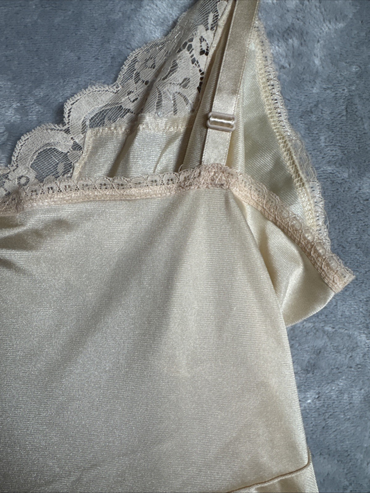 Vintage 1960’s Slip Ivory Nude Lace Slit Pretty Detailing Nightgown Sz S/M