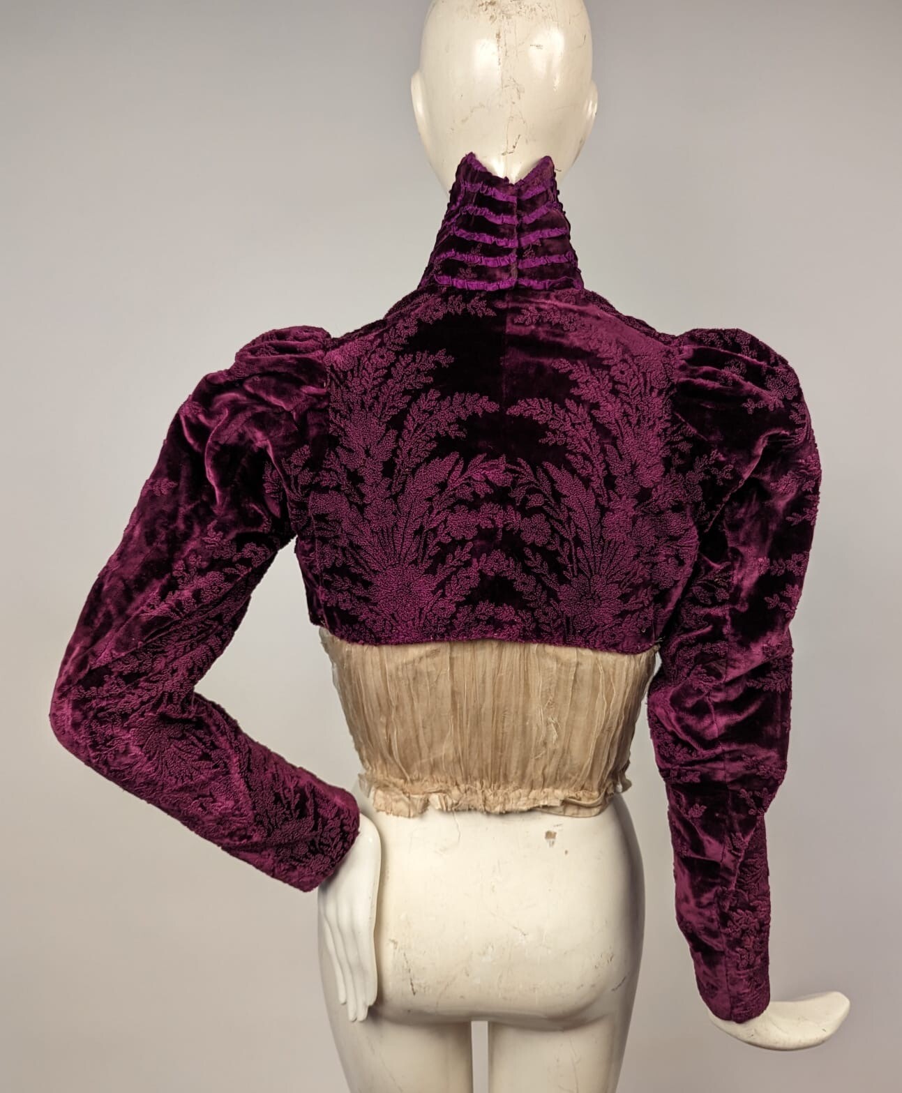 VICTORIAN 1890’S EMBROIDERED VELVET JACKET W SEVERELY HIGH COLLAR 