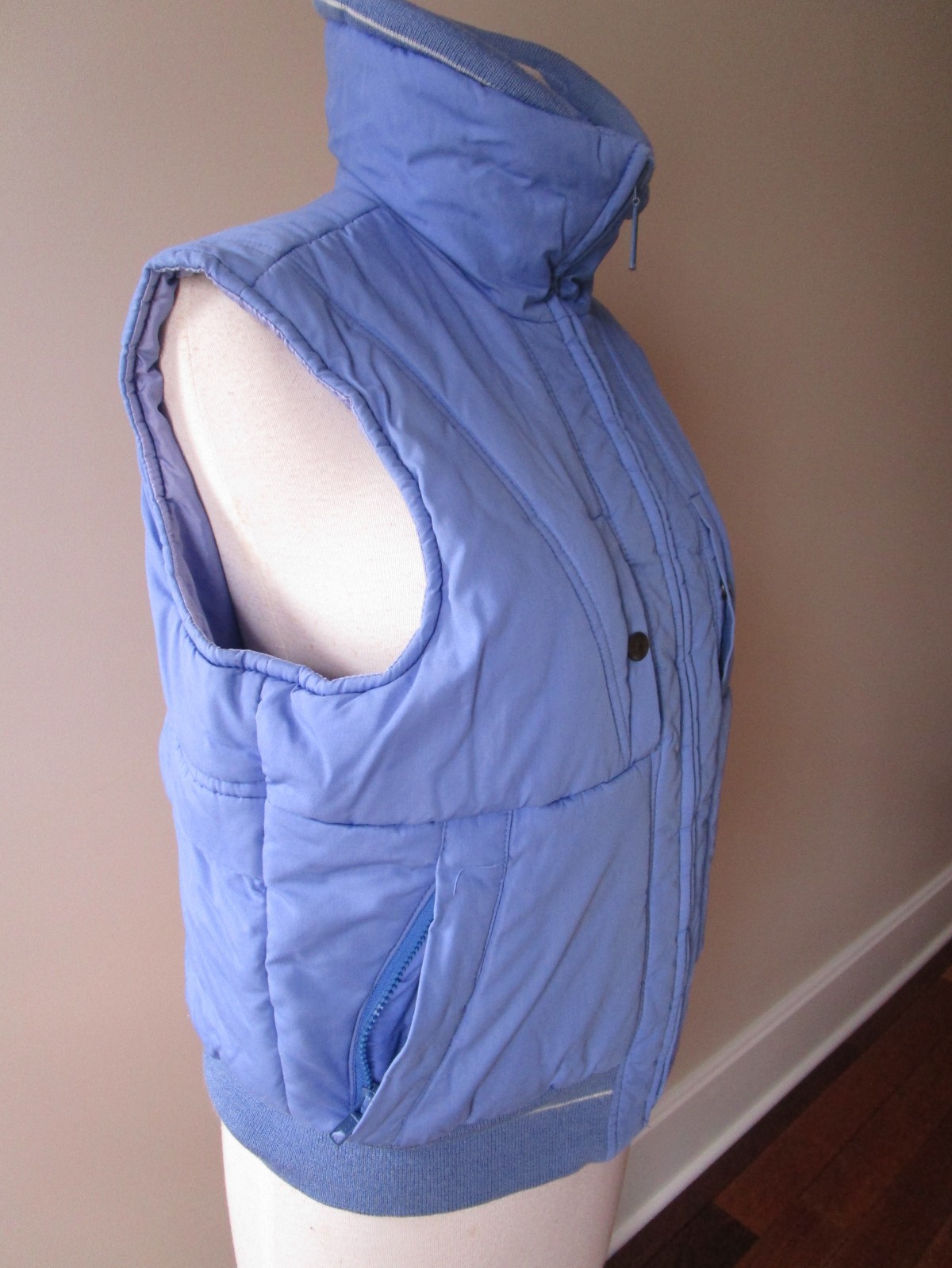 VINTAGE OBERMEYER WOMENS DOWN FILLED VEST, FABULOUS CONDITION! MULTI POCKETS