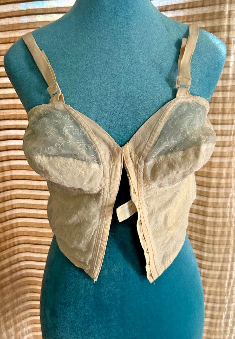 Vintage 1960’s Grant/ ISIS ivory long Bullet Bra 36B Made In USA