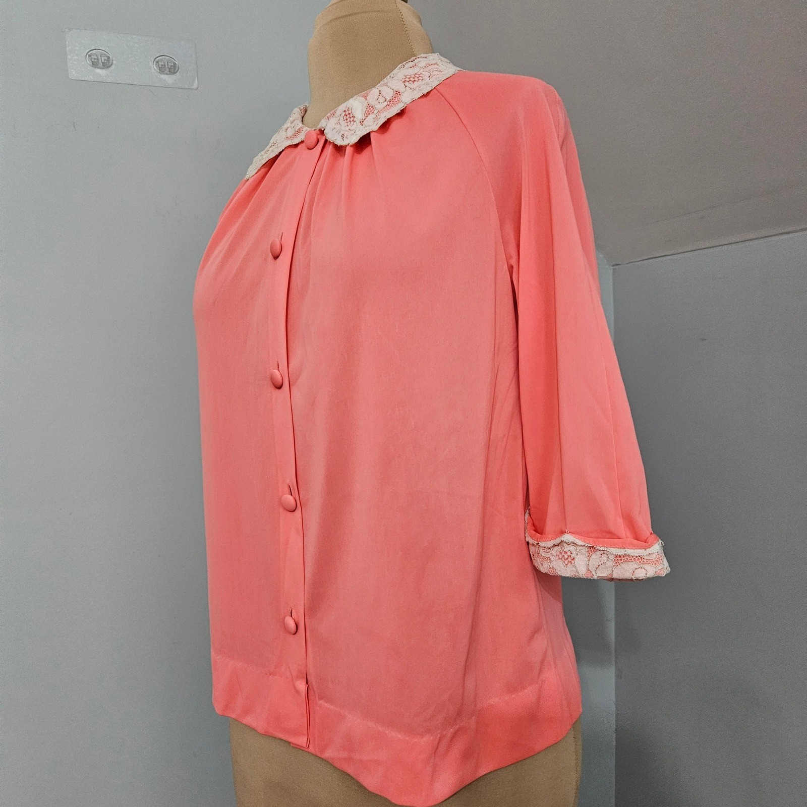 Vintage Gossard Artemis Coral Pink Lace Collar Button Front Bed Jacket Size 34