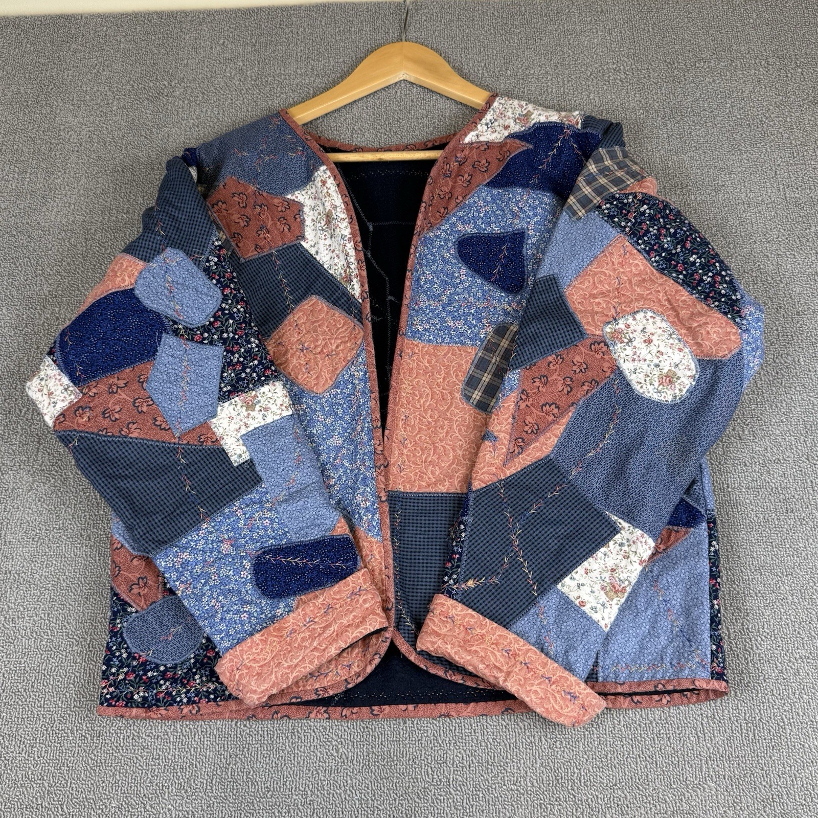 VTG Handmade Quilted Patchwork Jacket Crazy Quilt Cottagecore Blue Pink Sz L