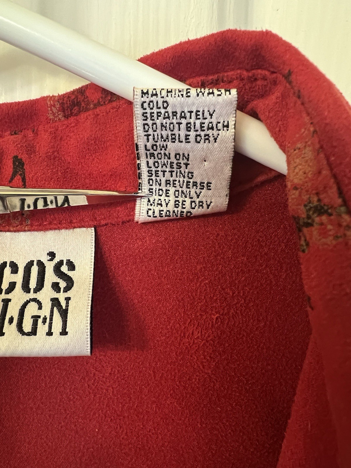 Chico’s Design Women’s Size 0 Black Red Gold 3/4 Sleeve 6 Button Blouse