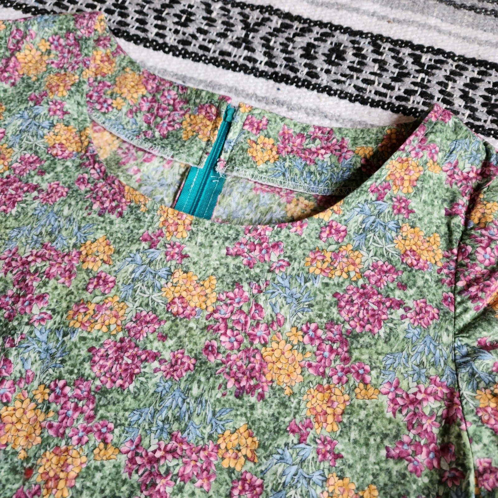 Vtg Unbranded Sz S/M Below Knee Midi Short Sleeve Shift Tent Dress Floral Print