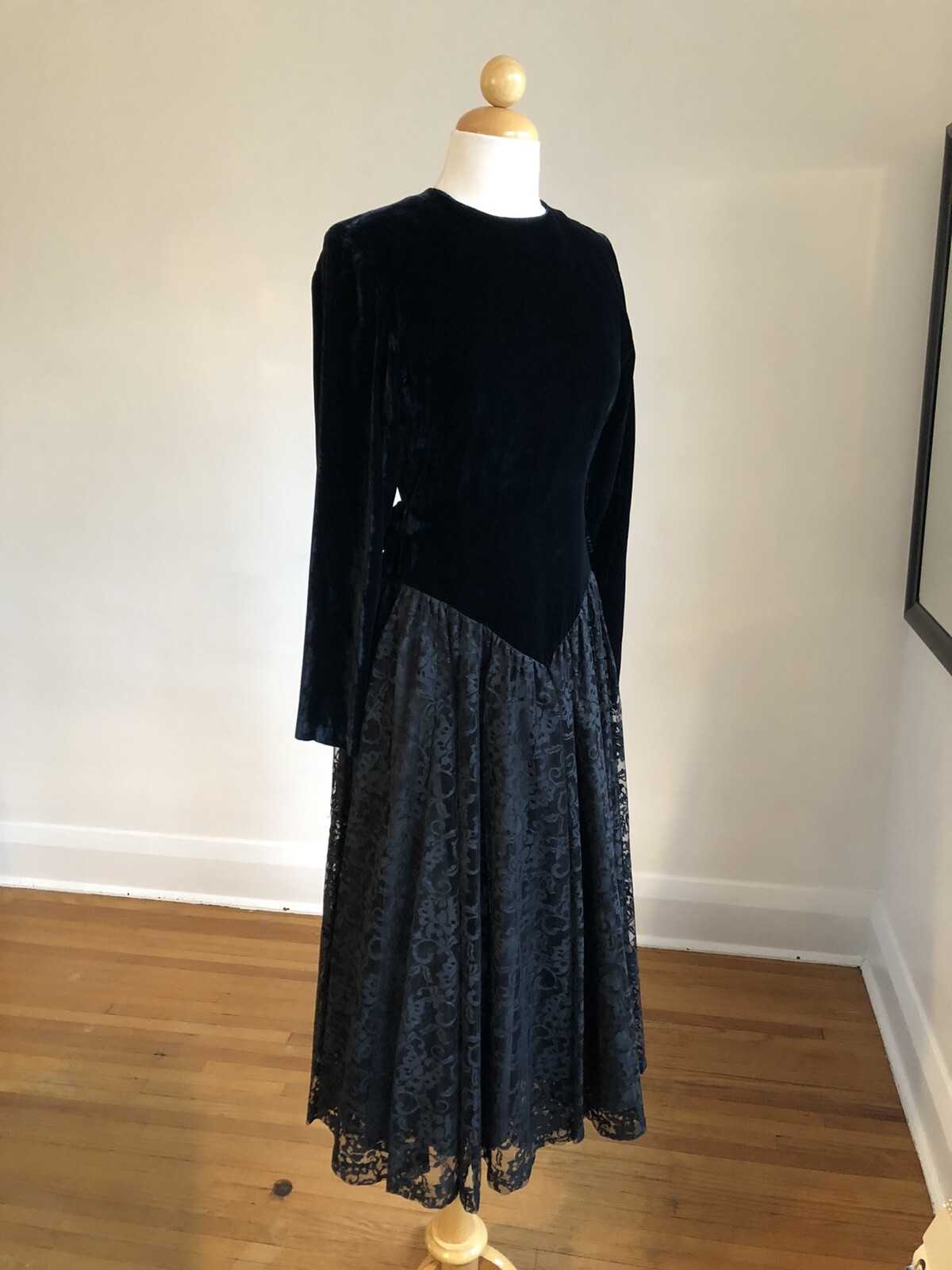 STUNNING VTG JACKIE BERNARD For EKLEKTIC Black Velvet & Lace Dress SZ 4