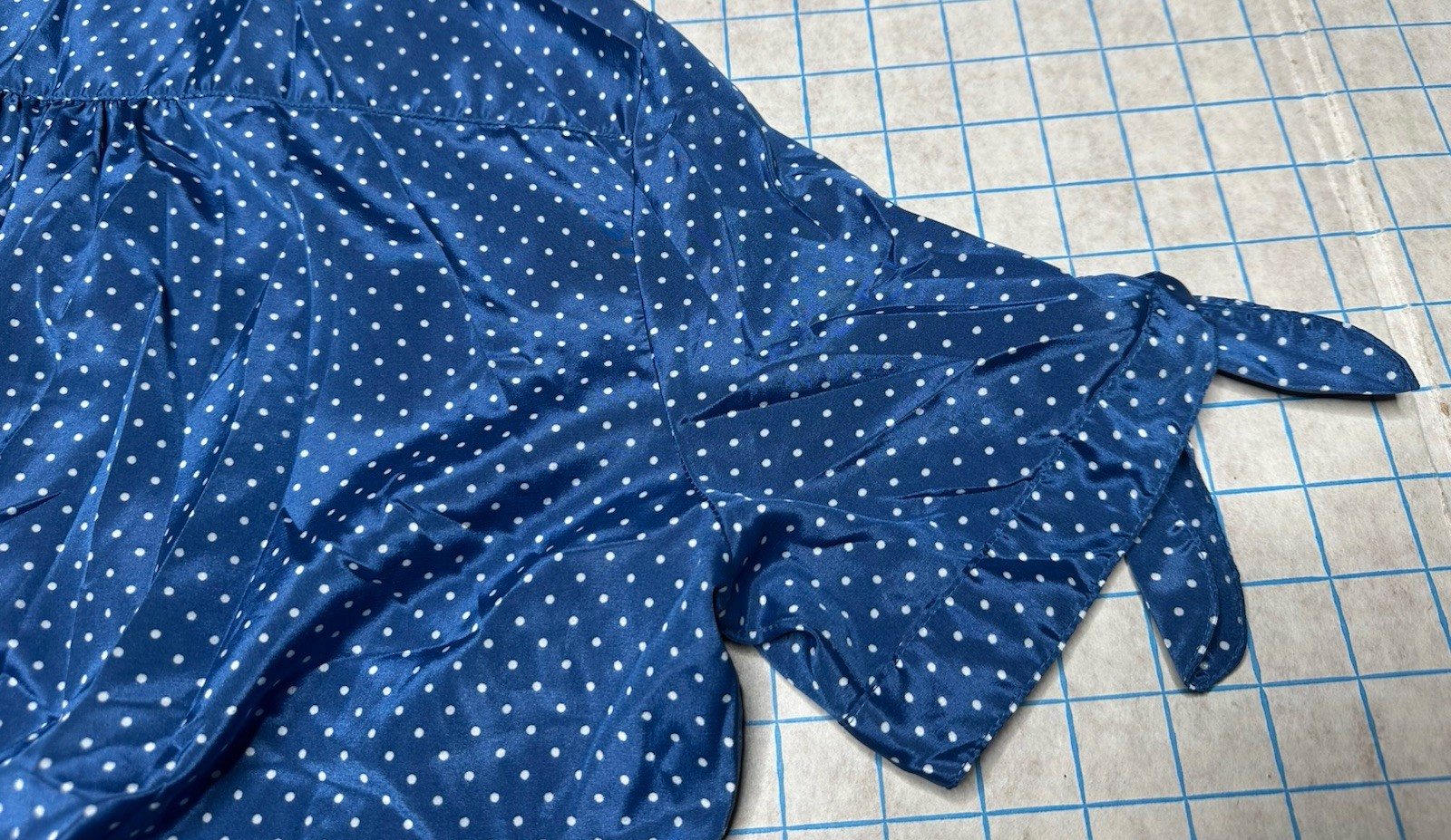 Vintage Lady Manhattan 70s Polka Dot White Blue Button Up Collared Blouse Pin Up