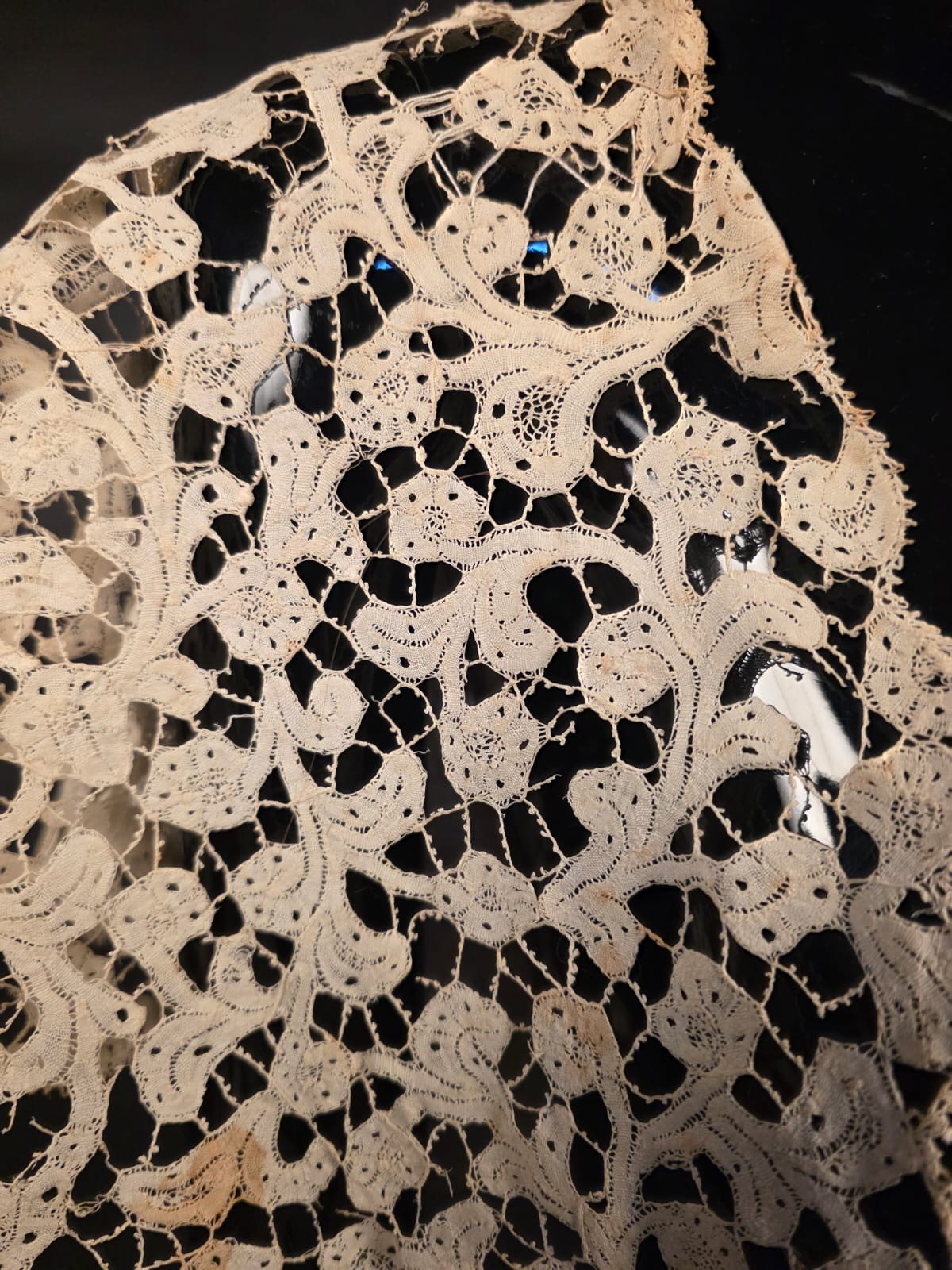 HAND MADE 18TH C LARGE LACE CAPE COLLAR FOR DRESS W FINE PICOT BRIDES