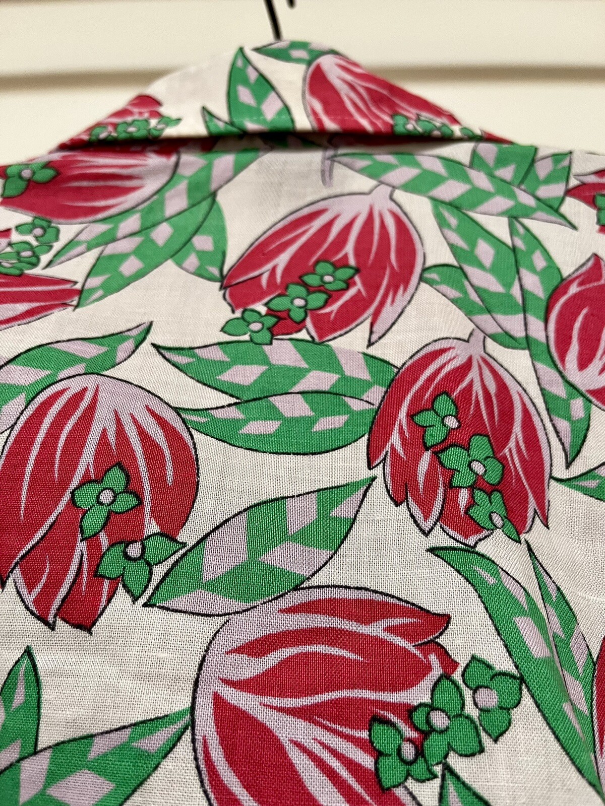 Vintage 80s 90s Generra Women’s Large White Cotton Blend Polo Camp Shirt Tulip