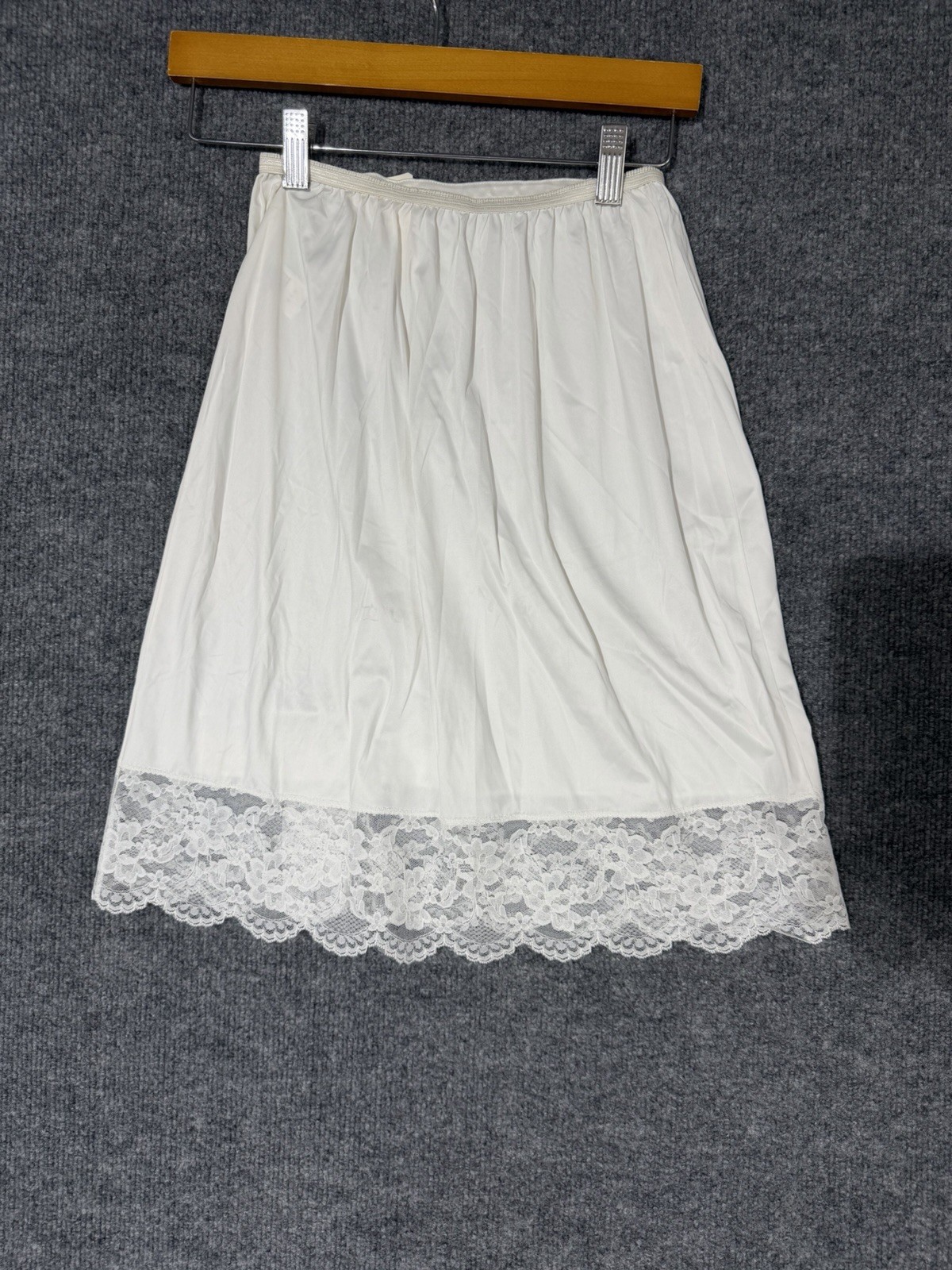 VTG Gossard Artemis Half Slip Lace 9162 Size Small Antron III Nylon NWT
