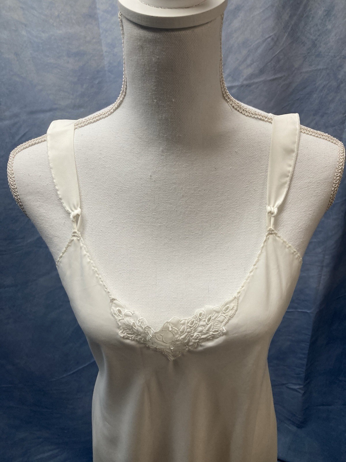 Vintage 1970s Women’s Vanity Fair Ivory Sleeveless Ankle Length Nightgown Size34