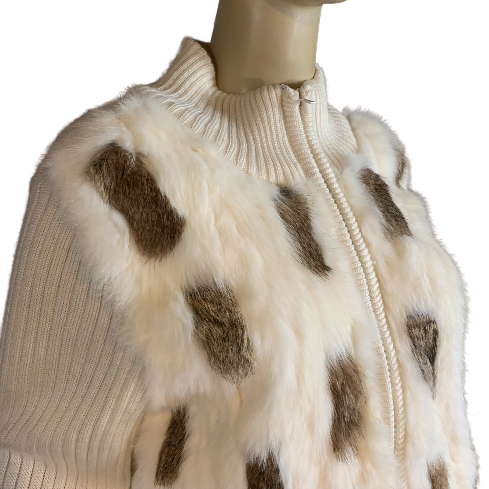 VINTAGE CIRCA 1990’S ROCHELLE CREAM KNIT & RABBIT FUR ZIPPER FRONT SWEATER SZ LG