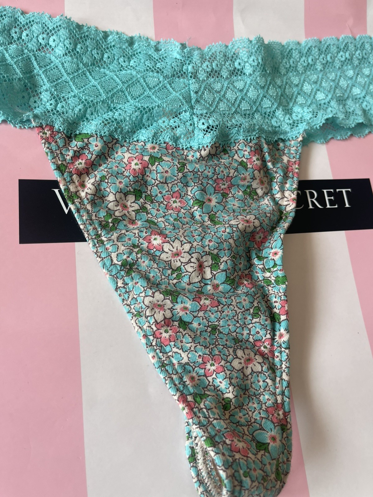 NWT VTG 2009 Victoria’s Secret Low-Rise Thong, Lace Waist. Aqua/Floral Medium