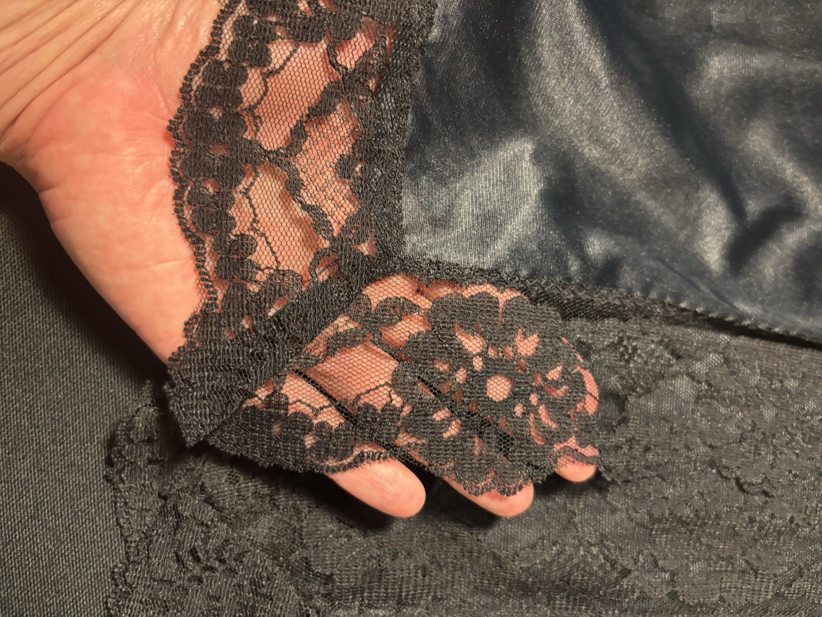 Vtg Silky Soft Lace Shiny Slip Skirt Slip Chantilly Wide Lace Slit Half Slip M