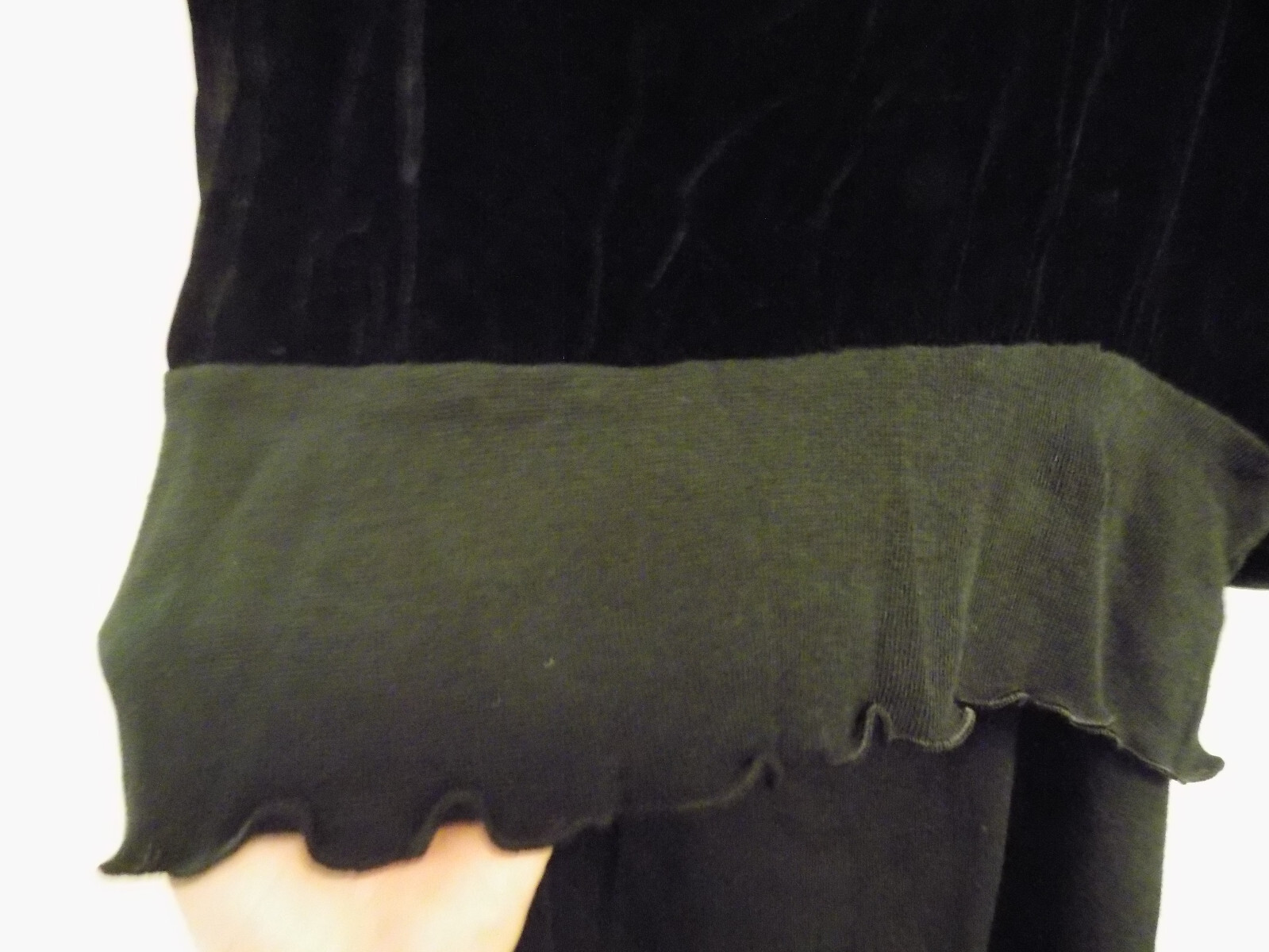 Vtg Mrs H Winter 2 pc knit skirt Embroidered Long Sleeves Gathered Neck Top sz L
