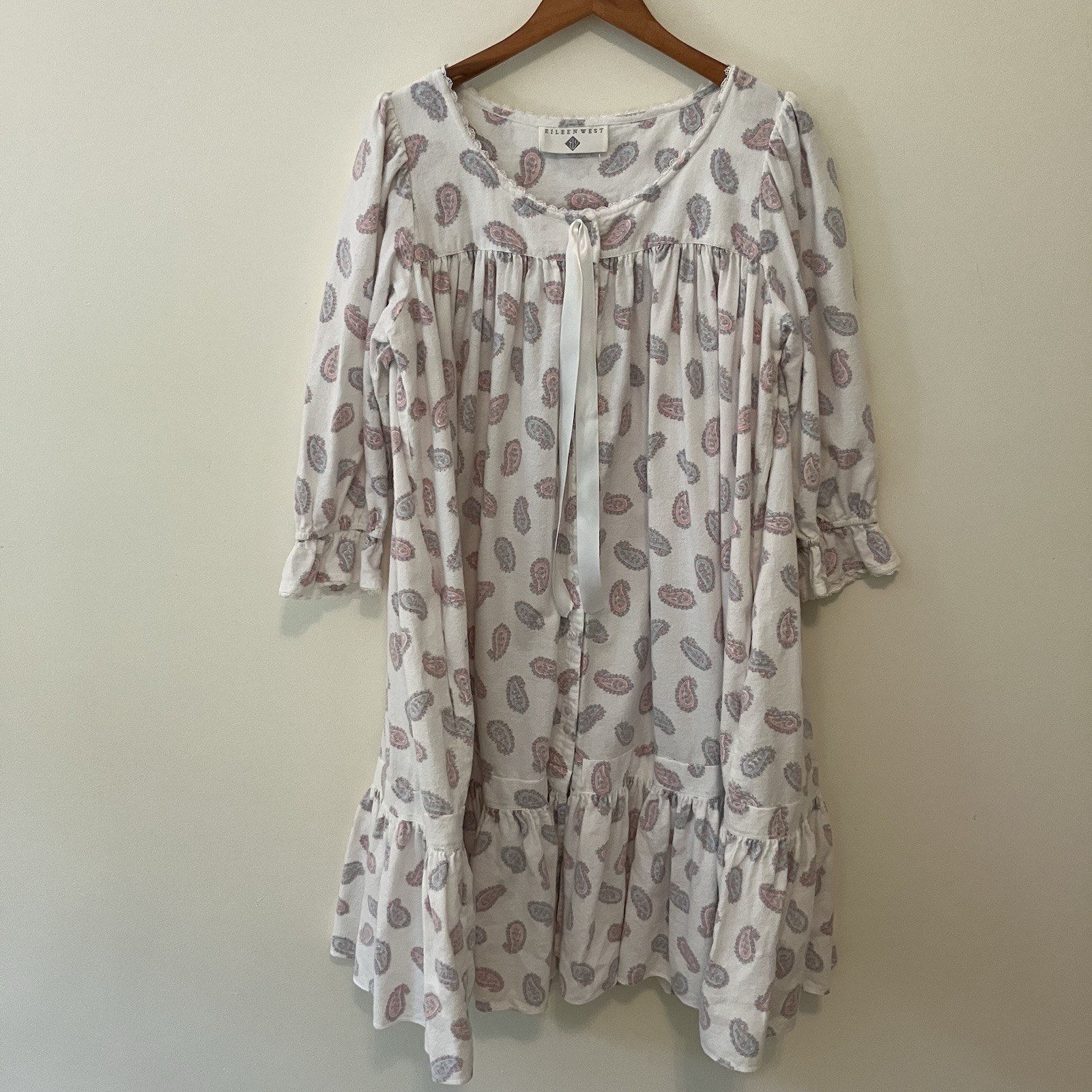 VTG Eileen West Queen Anne’s Lace White Paisley CottageCore Flannel Robe Sz. L