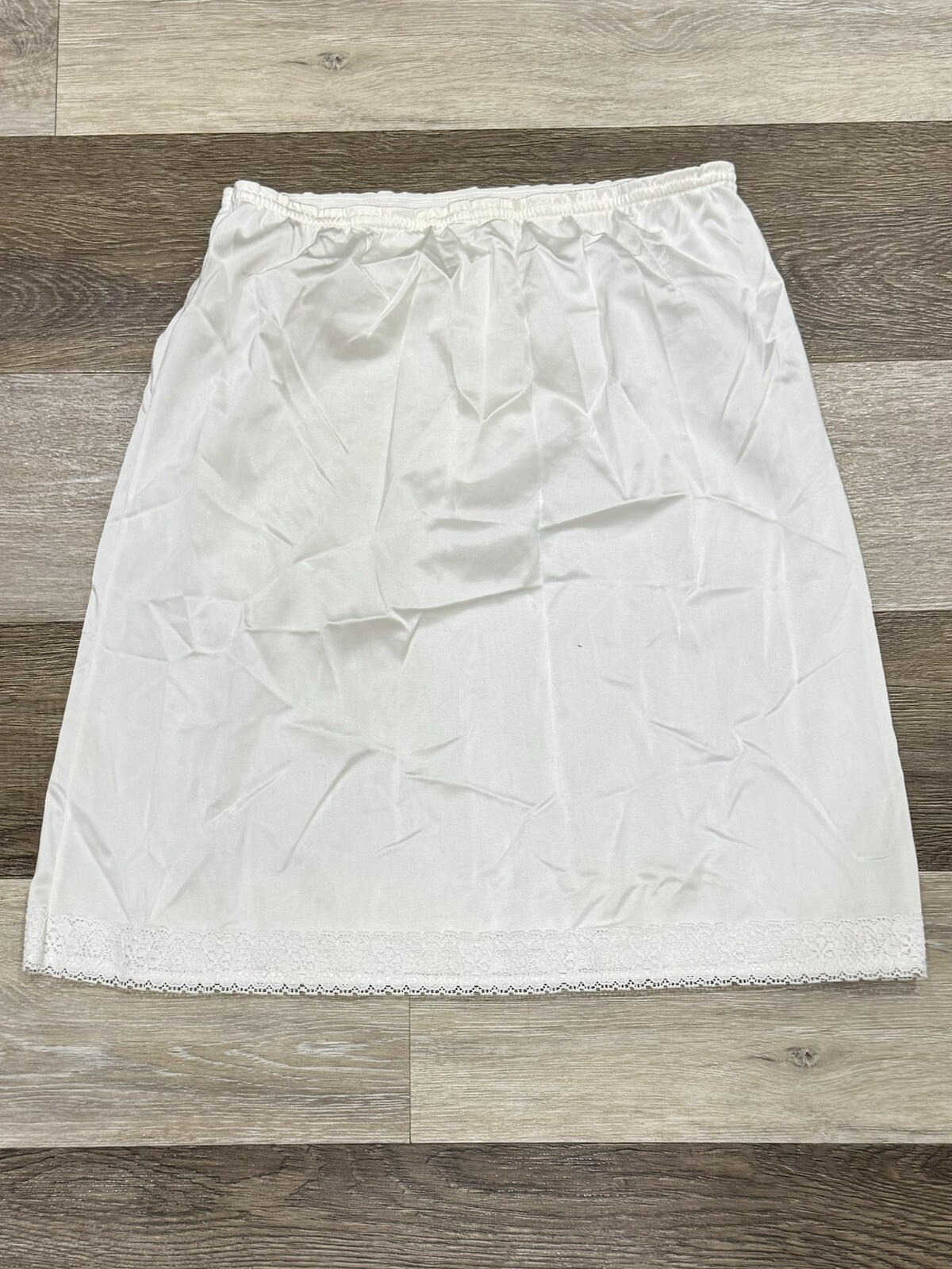 Vintage JC Penney White Half Slip Size Medium 100% Antron Nylon Lace Trim EUC