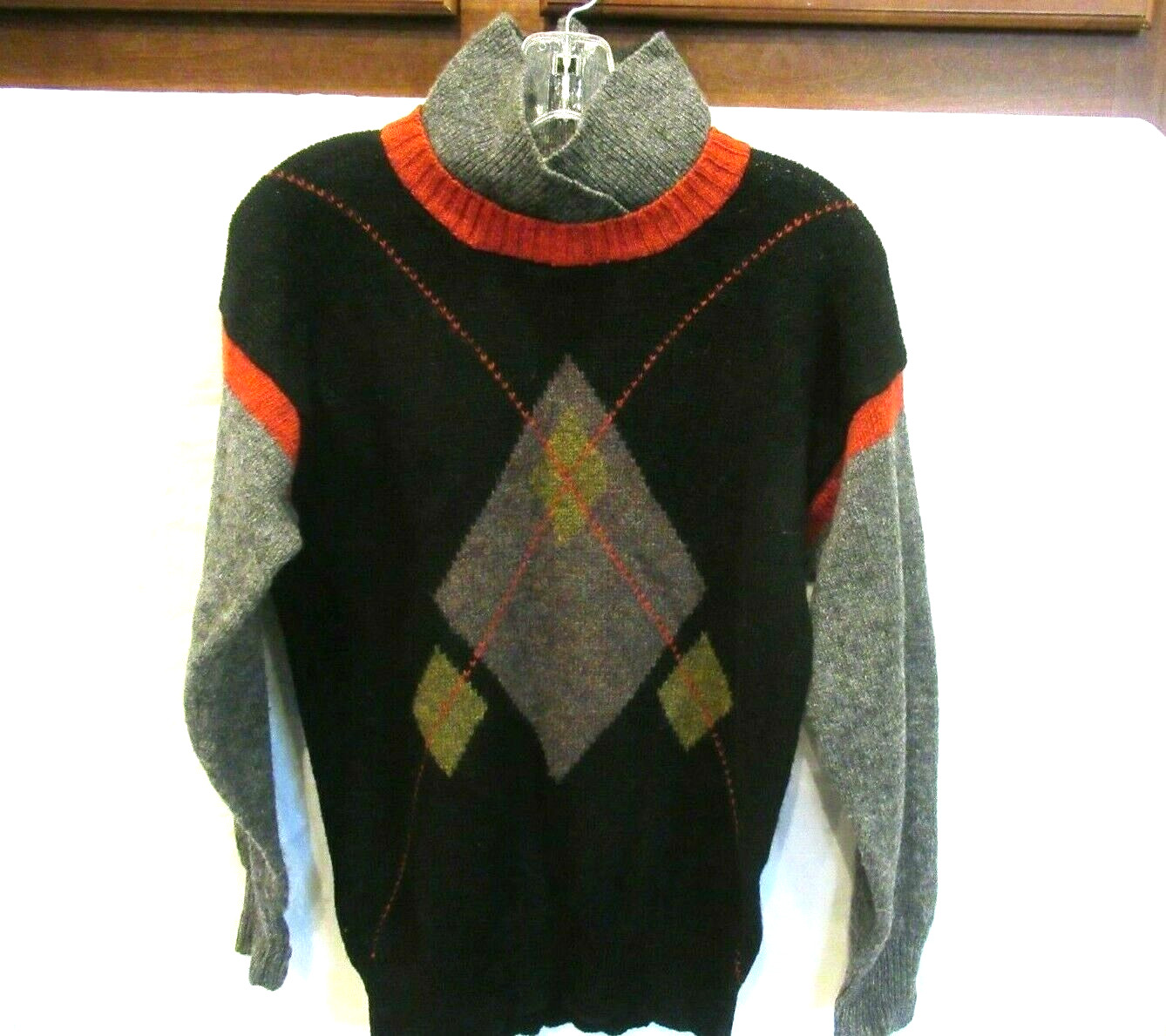 French Connection black gray and red sweater top, 40″ chest, c. 1980s