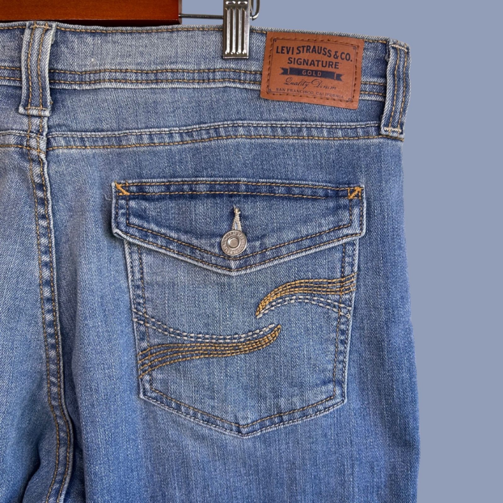 Vintage Y2K Levi’s Signature Gold True Boot Jeans