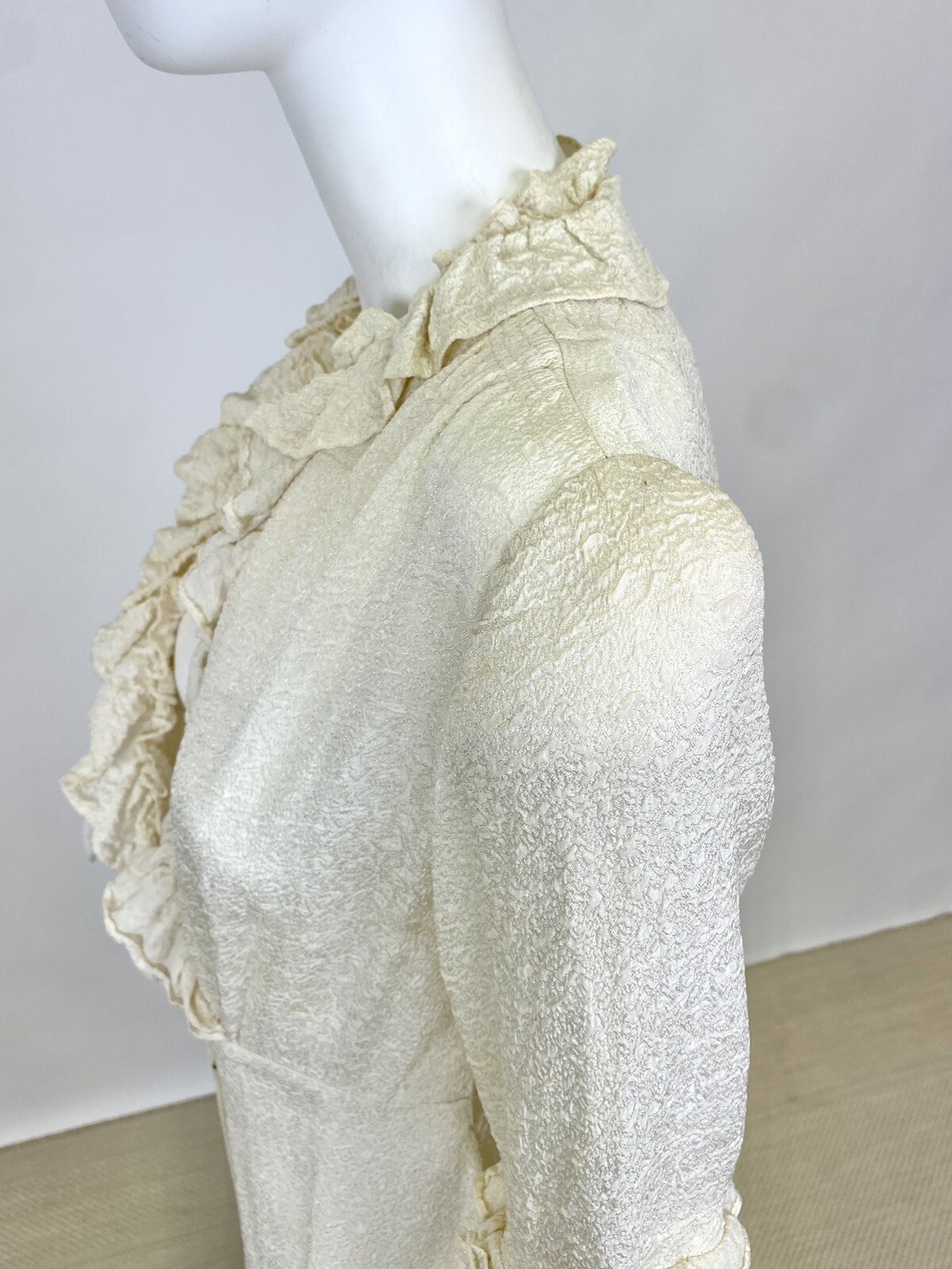 Antique 1930s Pale Cream White Robe Dressing Gown Silk Rayon Ruffles Detail