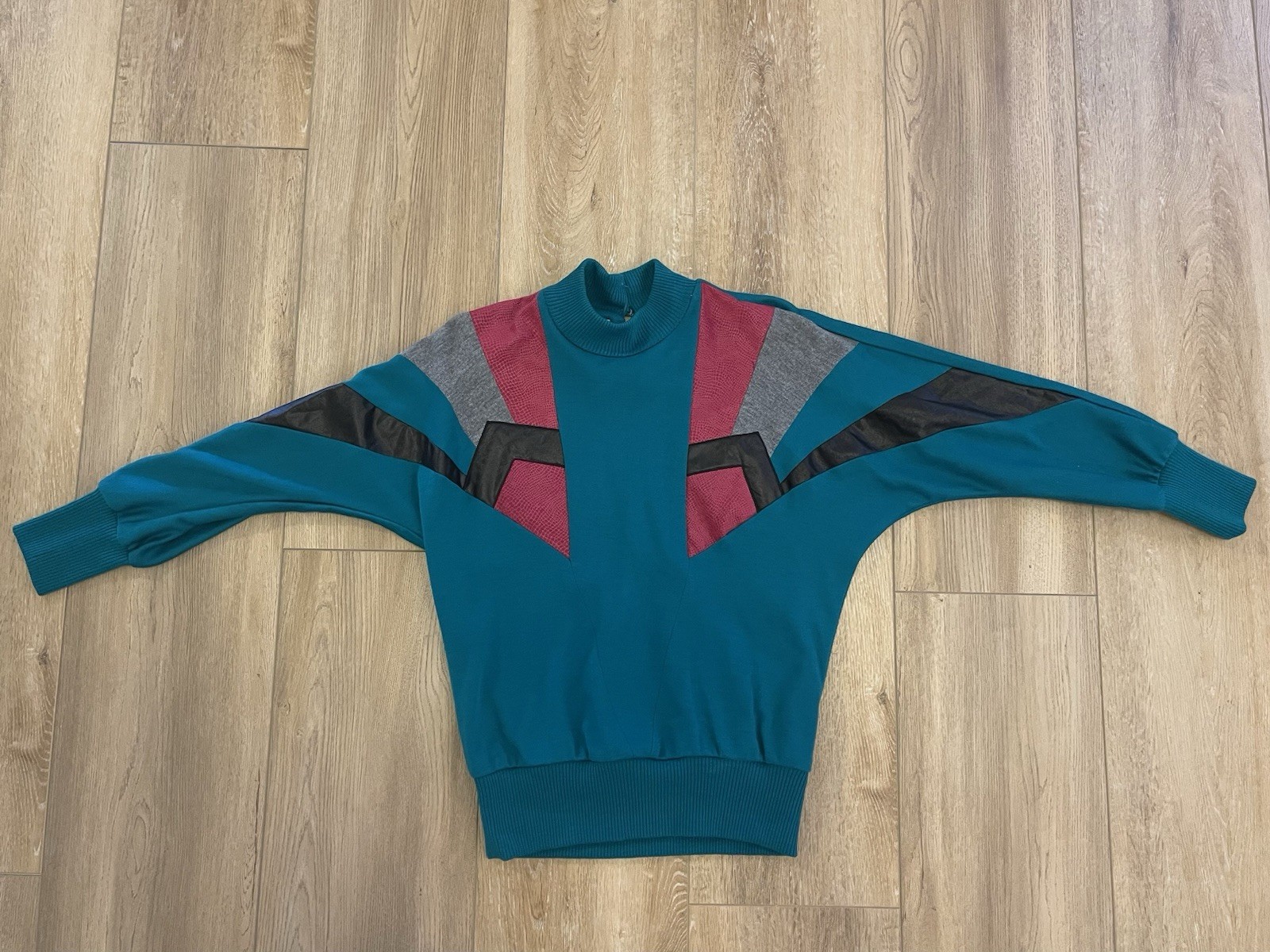 Vintage 1980s-1990s Three Flaggs Color Block Geometric Women’s Sweater Size S