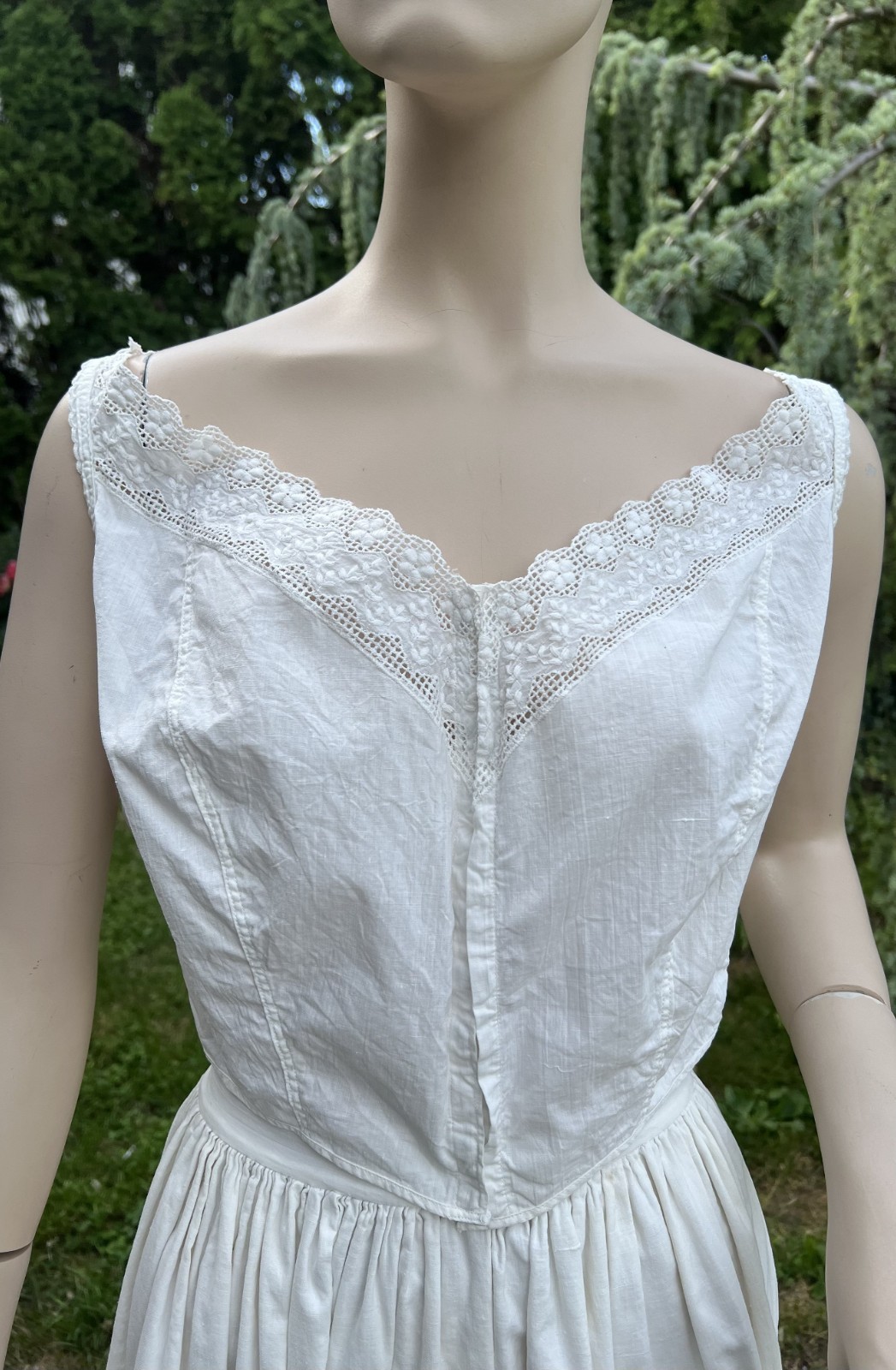 ANTIQUE EDWARDIAN WHITE COTTON CAMISOLE W/ FLOAL EMBROIDERY