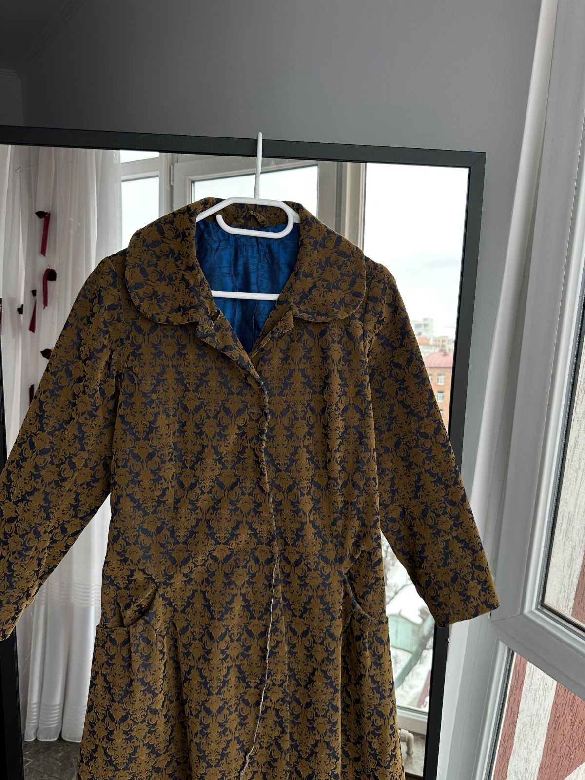 Vintage 1980s Baroque Jacquard Antique Woman Coat Sz M