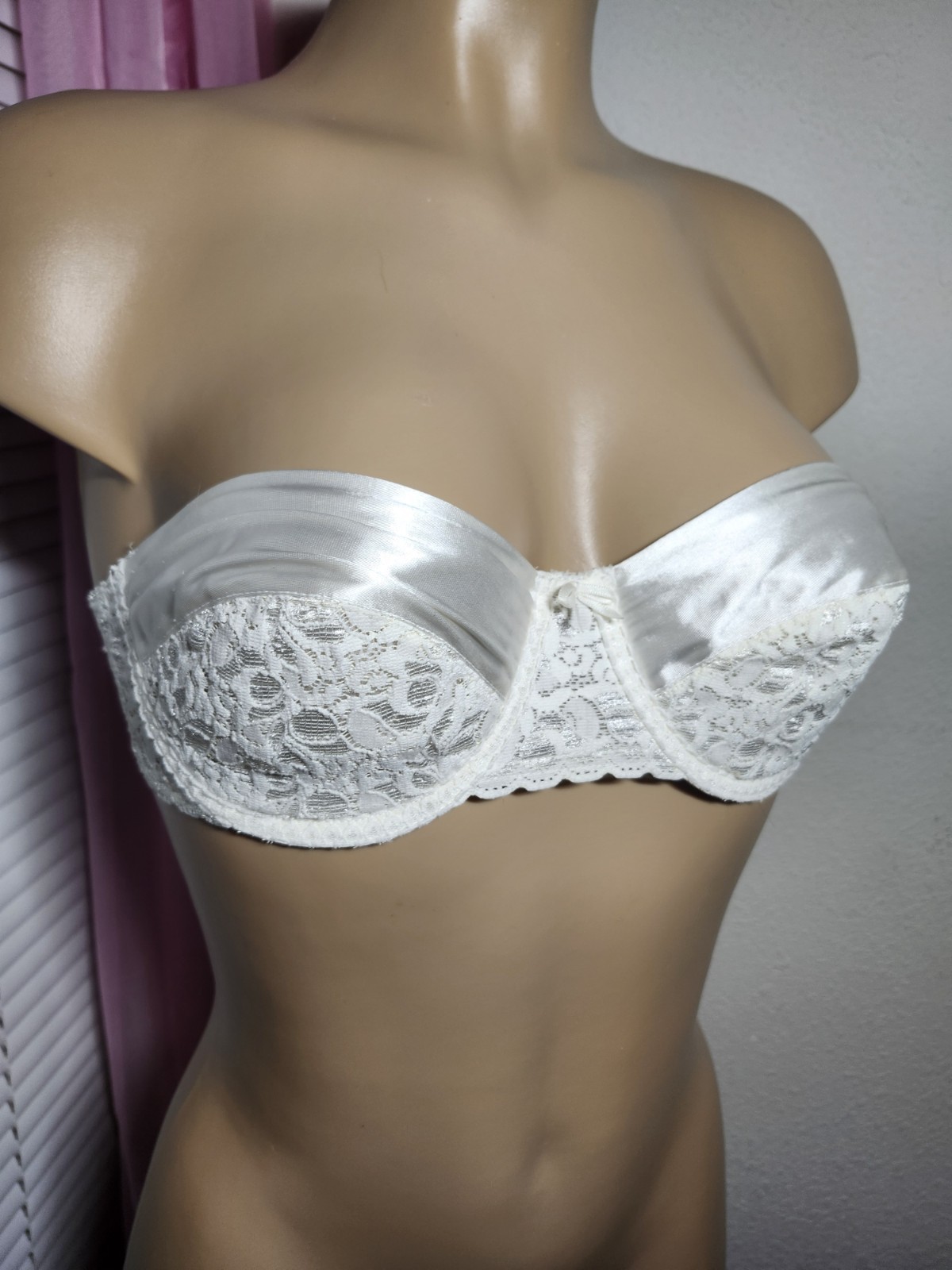 VTG Maidenform 34C Satin & Lace RENDEZVOUS Strapless Underwire Bra #8355 White