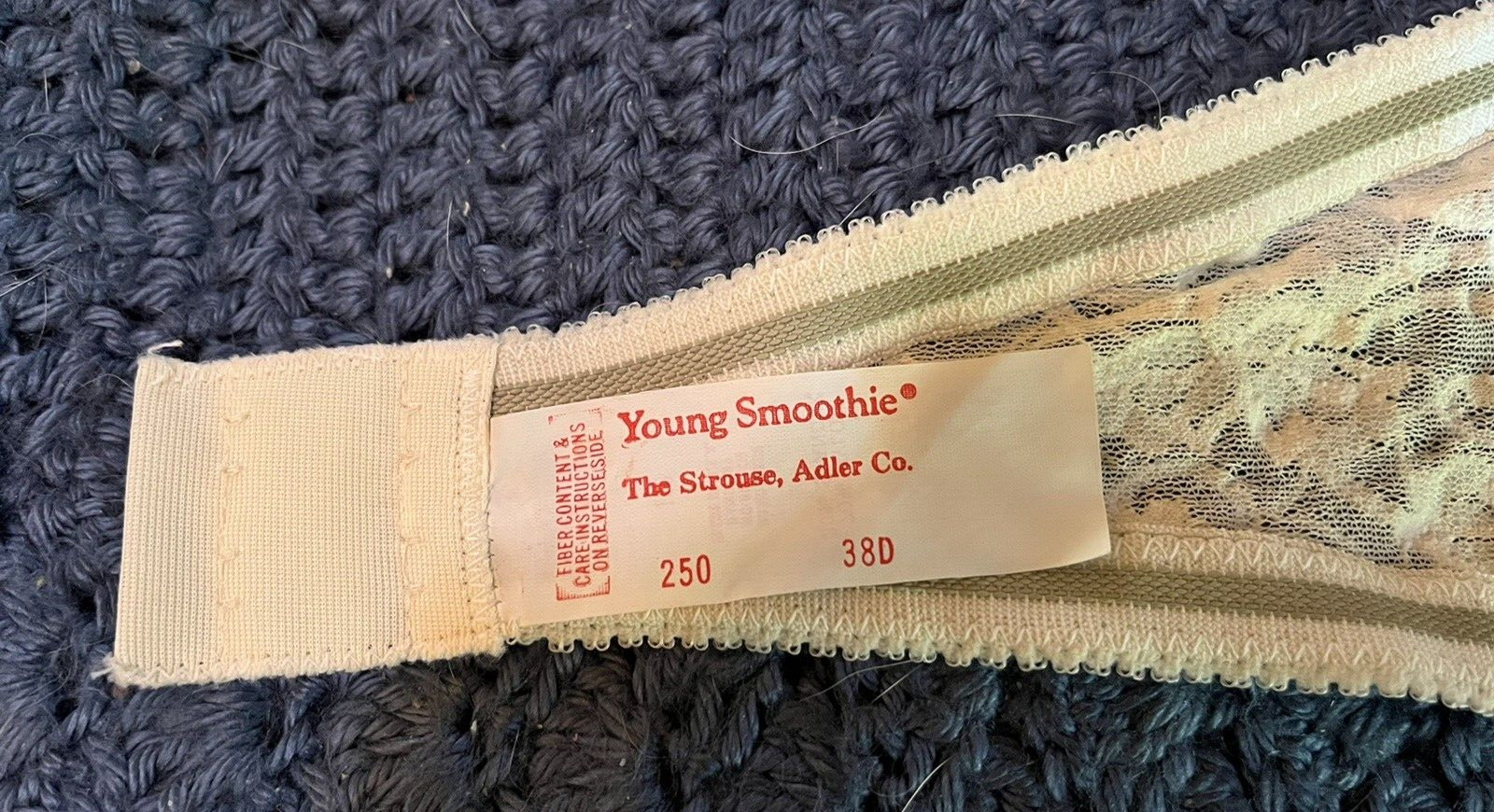 Vintage Young Smoothie #250 lace strapless bra – 38D