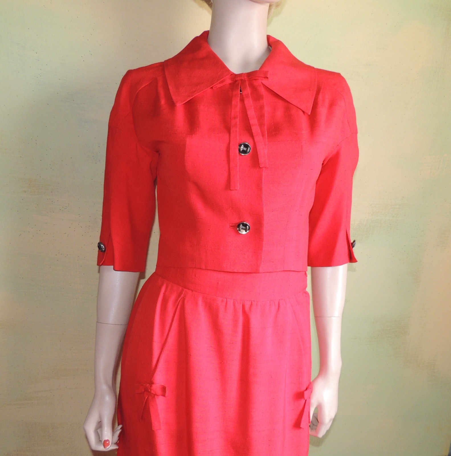 S Petite 50s Iconic Red Women’s Skirt Suit Pure Silk Dupioni Loomed n Italy Bows