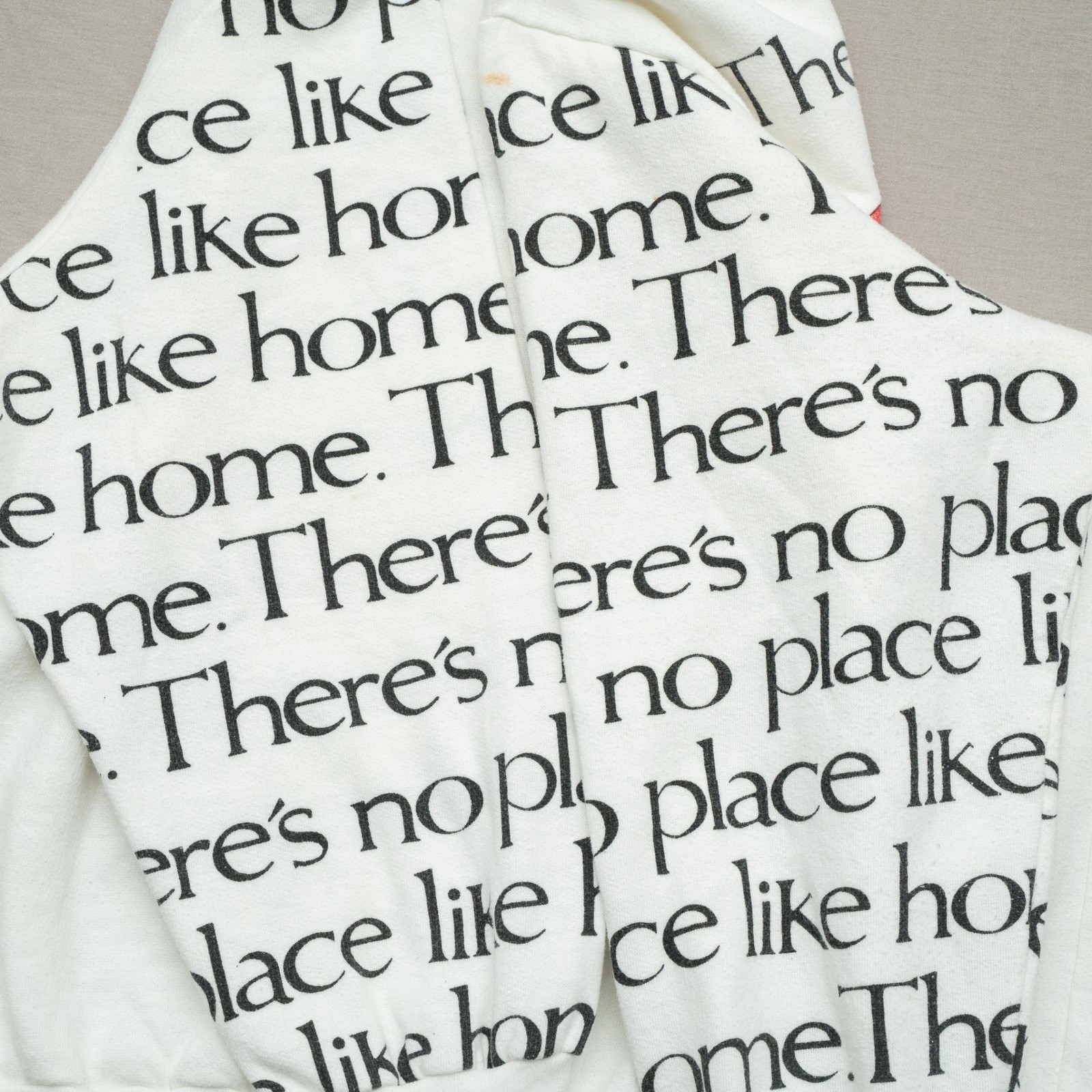 Vintage 80s Wizard of Oz No Place Like Home AOP Sleeve Print Glitter Sweatshirt
