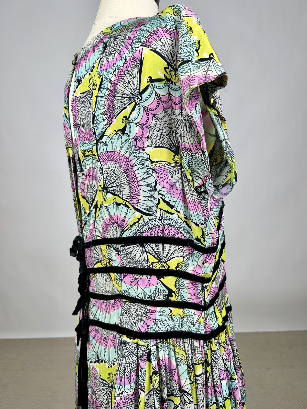 Vintage 1940s Silk Novelty Fan Print Dress Blue Pink Green Black Velvet Ribbons