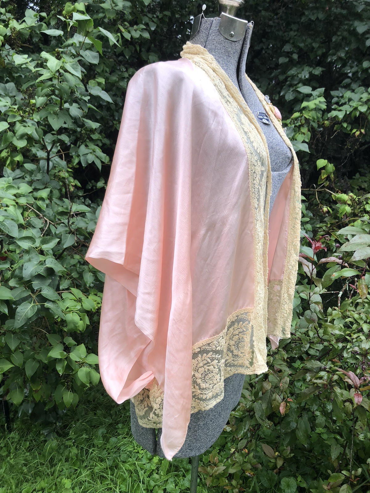 Vintage Antique 1920’s Art Deco Shell Pink Dressing Jacket Brussels Lace