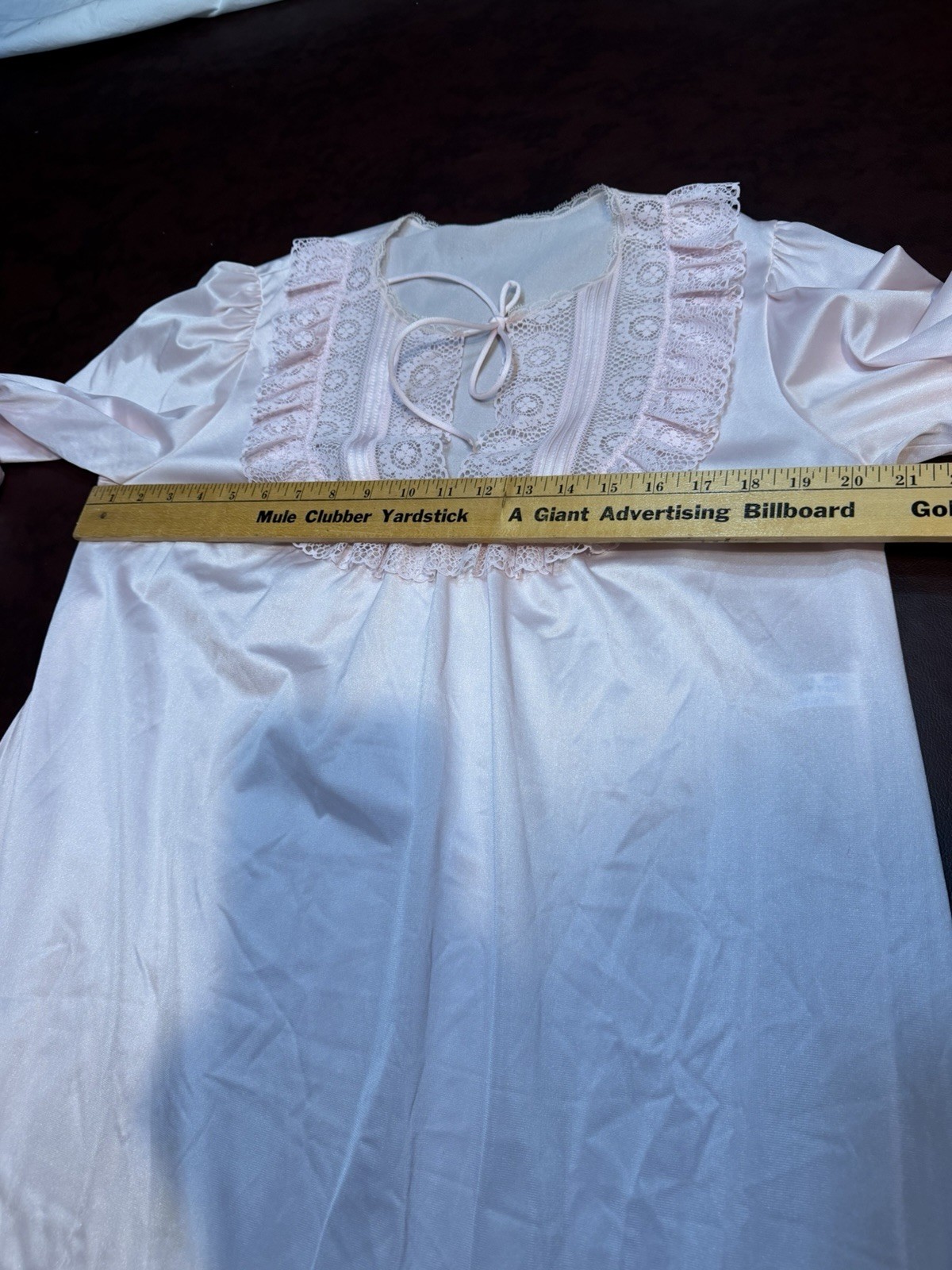 Vintage VANITY FAIR Nightgown Women Size M Cottagecor Ruffle Lace Dacron Nylon