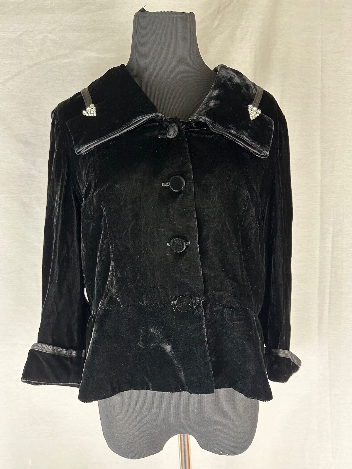 Black Velvet Button up Jacket 1950s Vintage by Gloria Swanson Forever Young