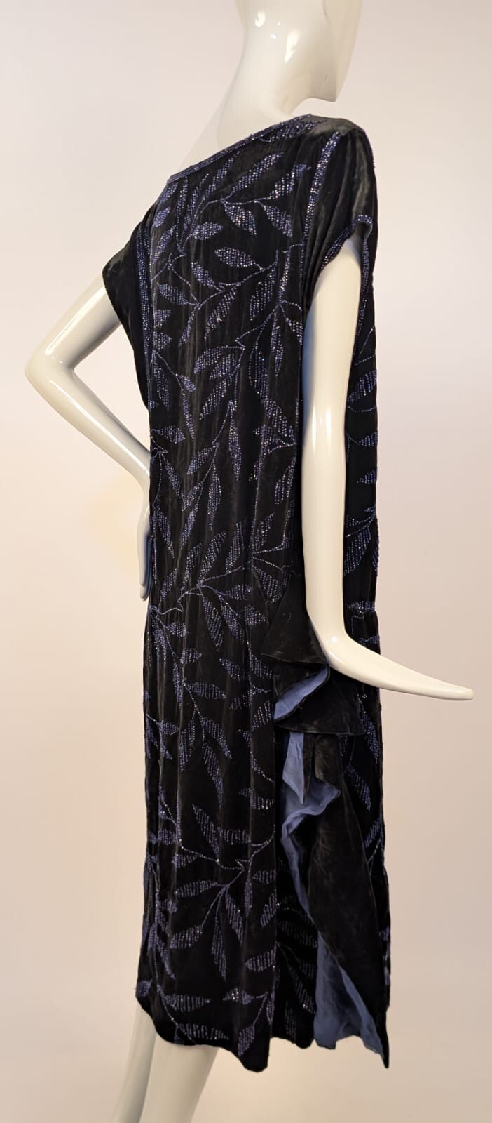 ELECTRIC BLUE GLASS BEAD FLAPPER 1920’S VELVET DRESS W LEAF PATTERN
