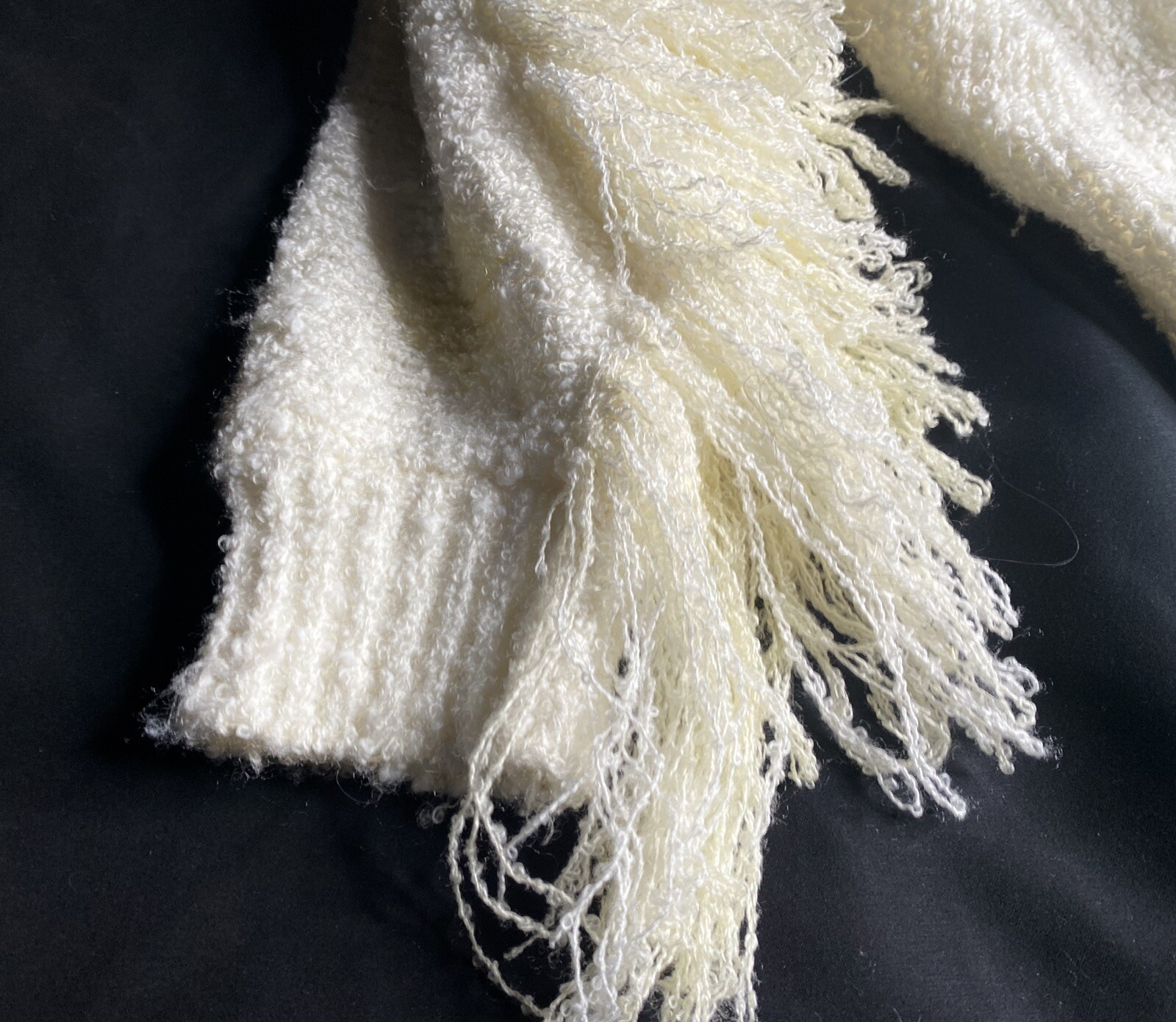 SIDE EFFECTS Hand Crocheted Women’s Vntg Fringe Sweater Sz M Cream & White