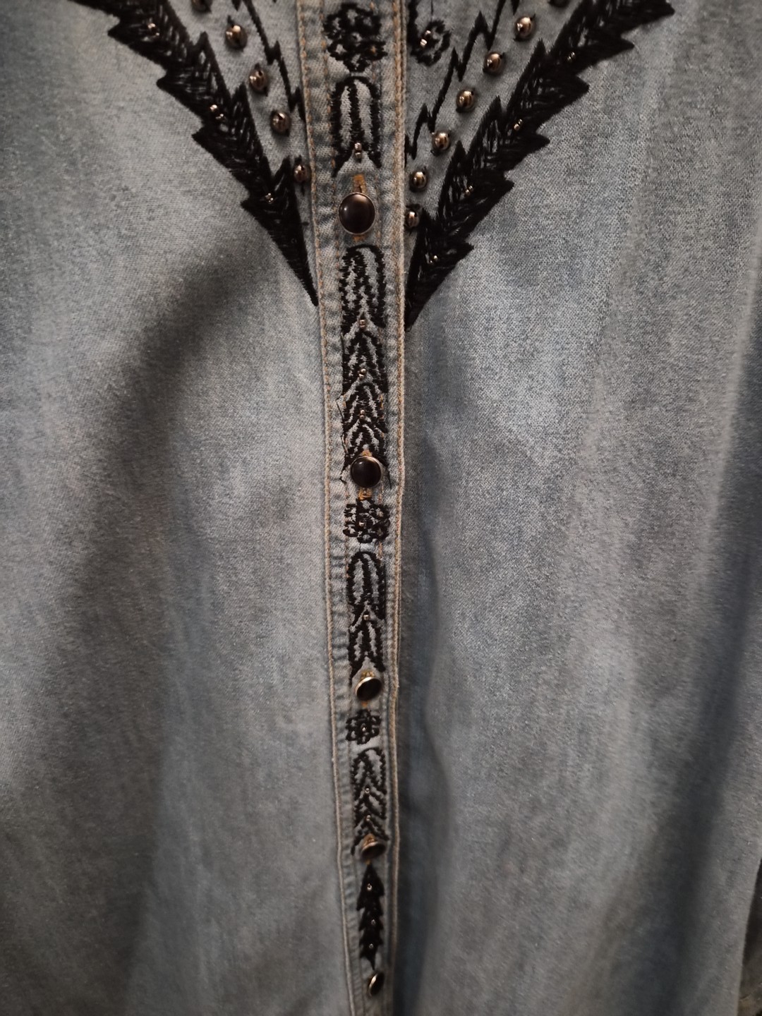 Vintage Collection Western Shirt, Embroidered and Beaded. Size SMALL. No Flaws.