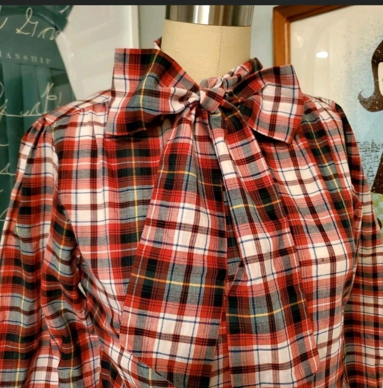1960s Vintage Tartan Plaid Button Down Blouse with Pussy Bow Size Small-Medium