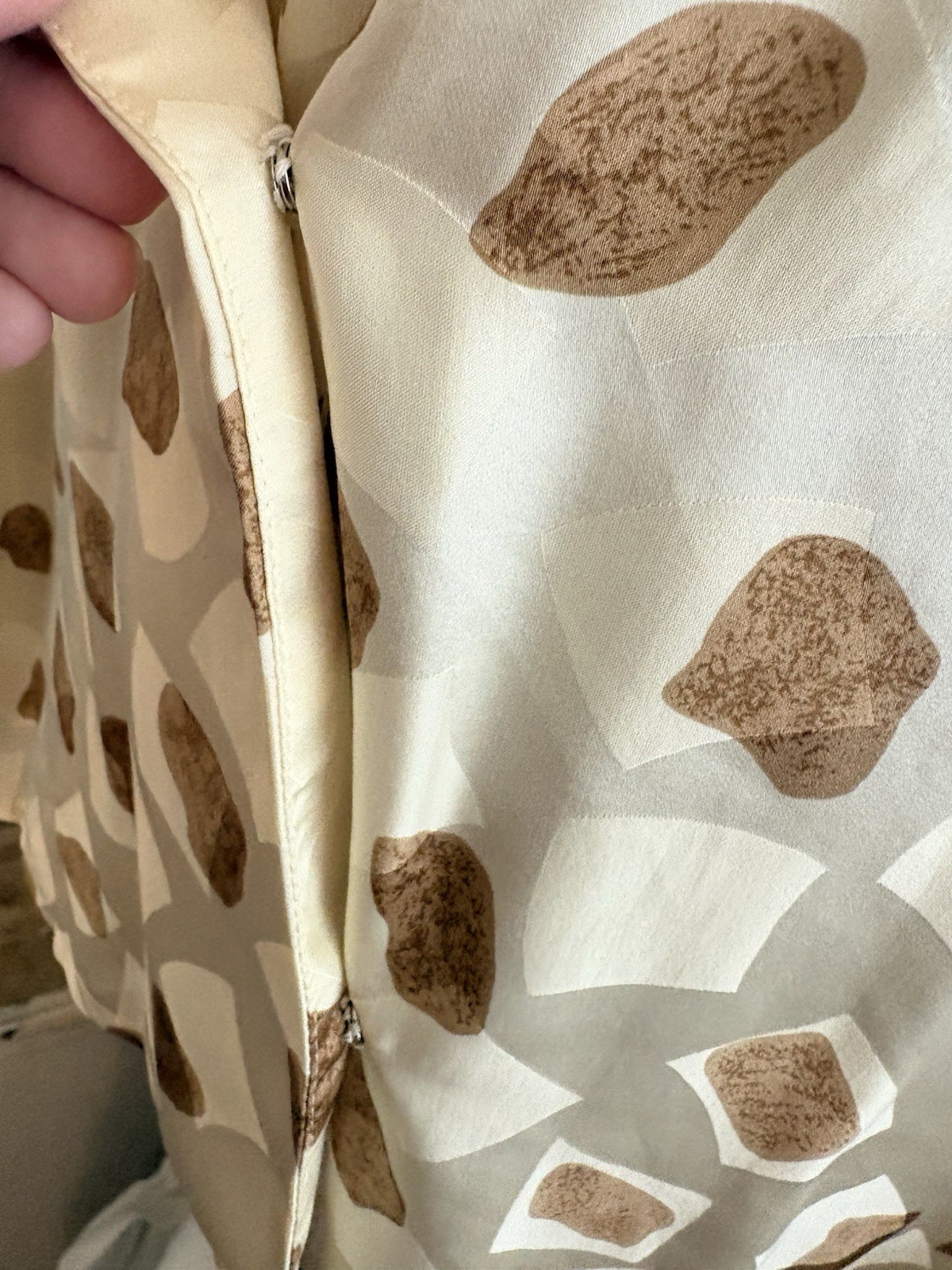 Vintage Wilroy Traveller 100% Silk Wrap Blouse Size 16 Ivory Tan