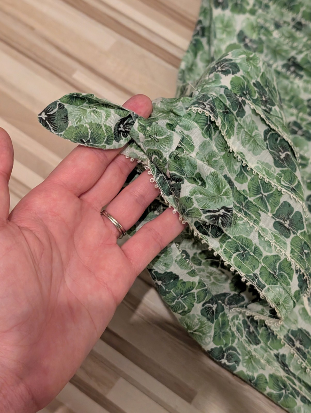Green 1950s to Early 60s Floral Day Dress with Matching Belt & Lovely Details