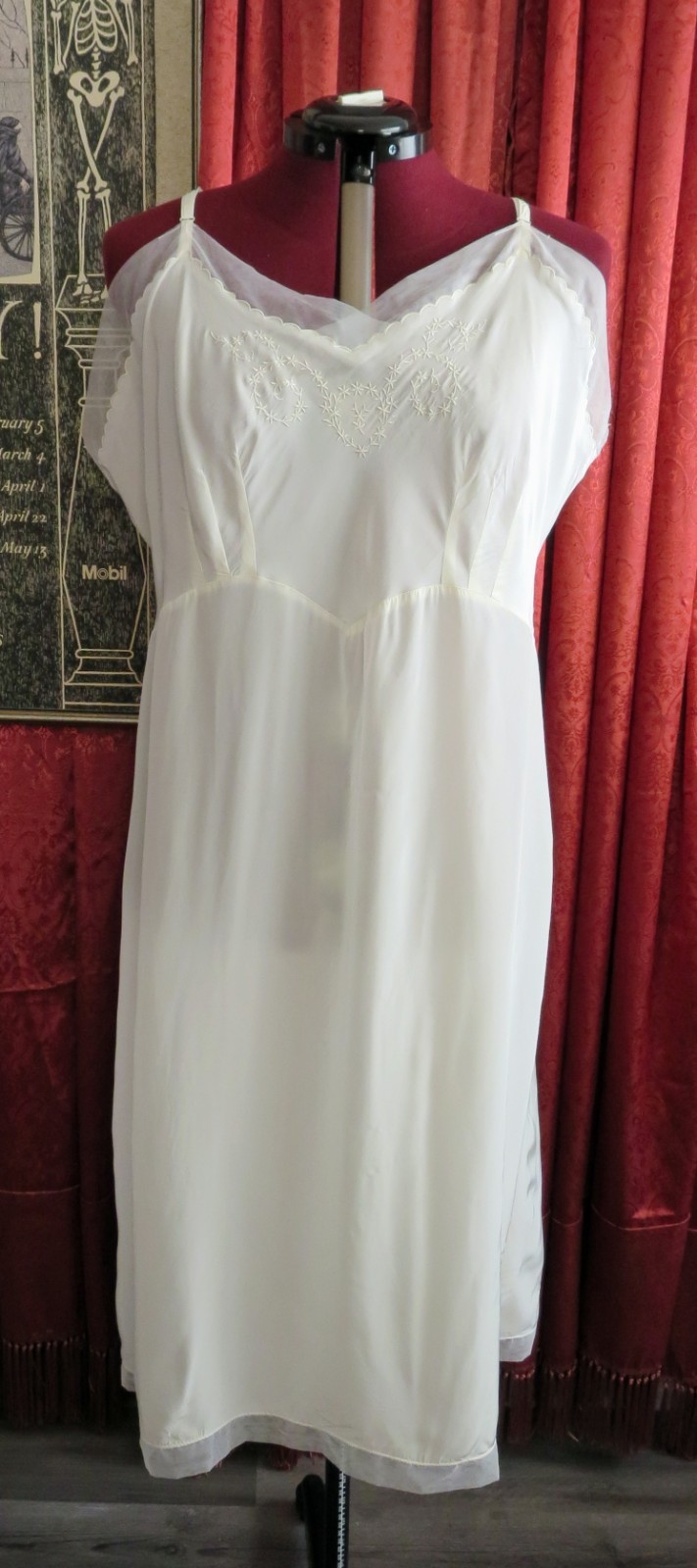 1940s 1950s White Rayon and Chiffon Volup Plus Size Slip Trillium Underthings