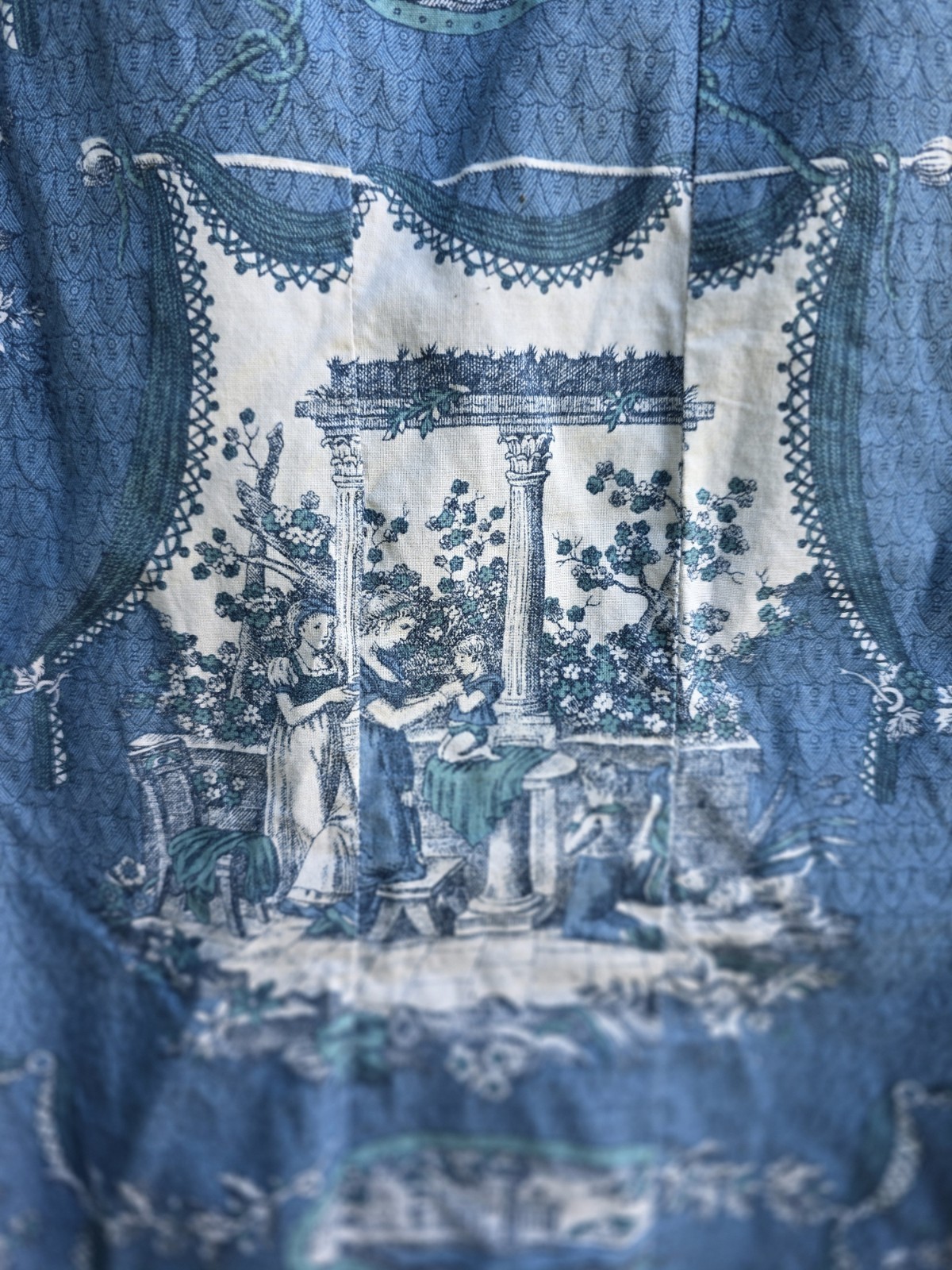M Unbranded 80s 90s Handmade Top Bodice Detail Blue Graphic Ruffle V Neck