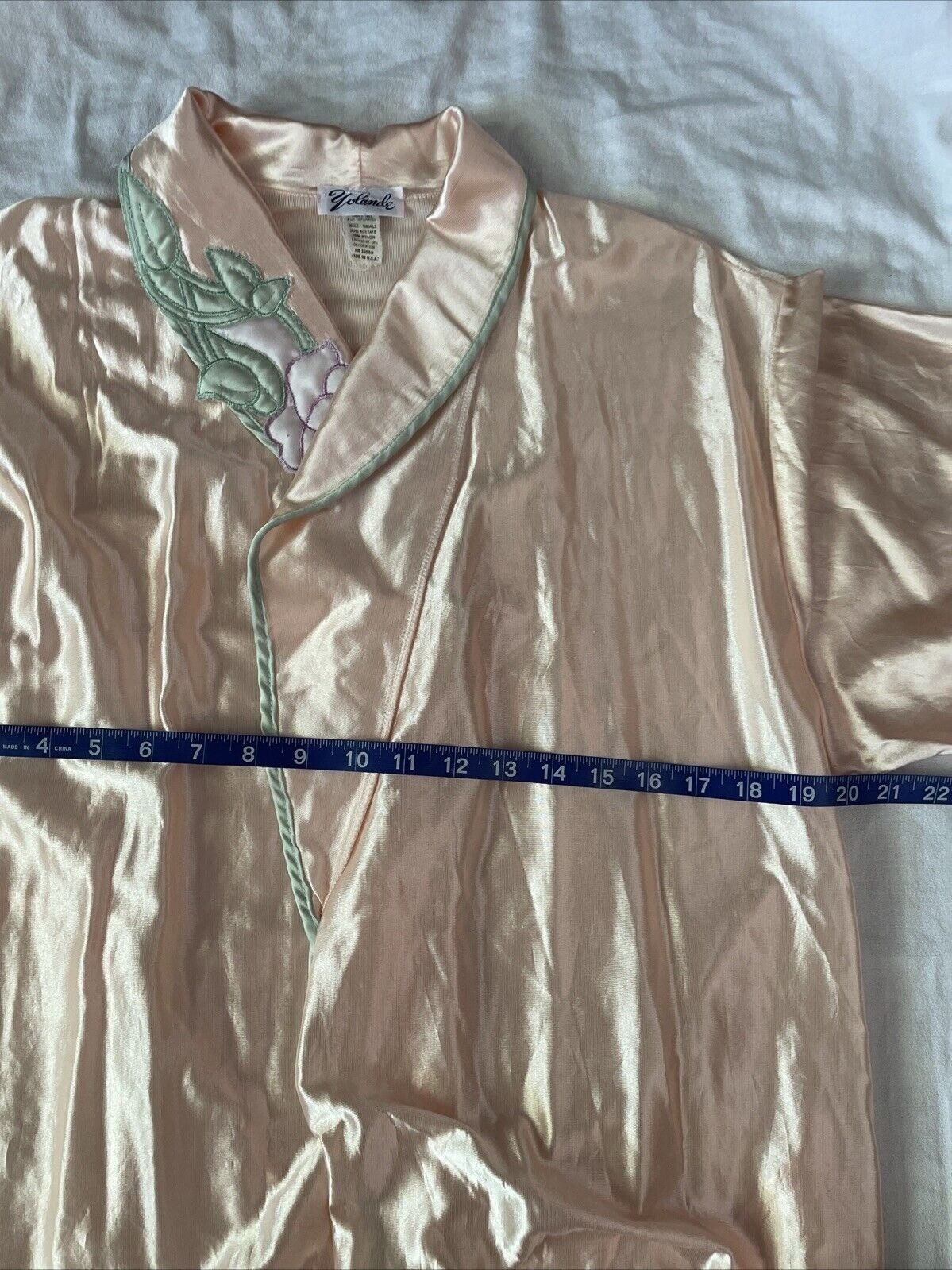 Embroidered Pale Pink Long Robe With Floral Collar & Tie Closure Vintage Small