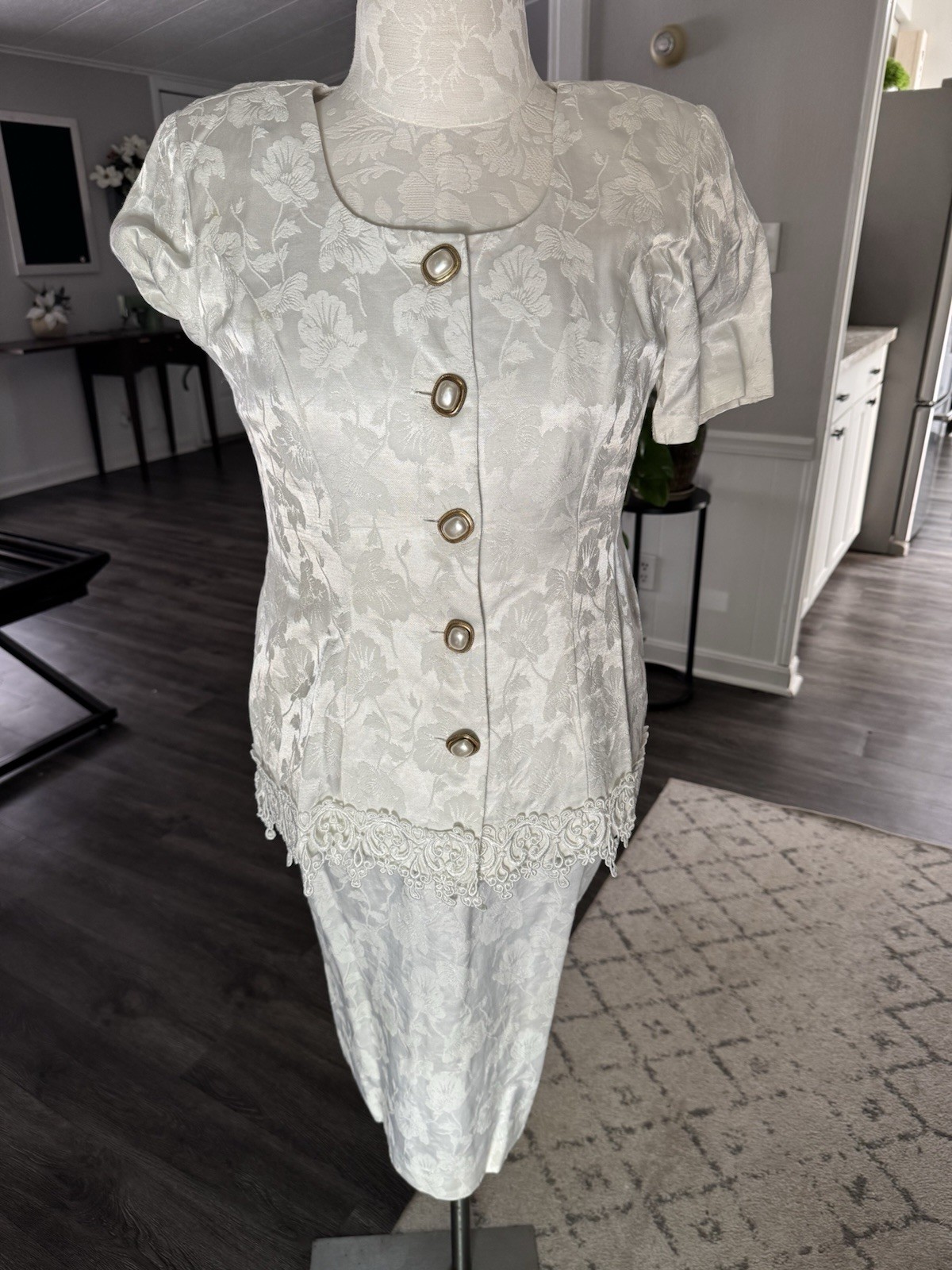 Vintage Melissa 12 Ivory Floral Brocade Two-Piece Blazer Skirt Set