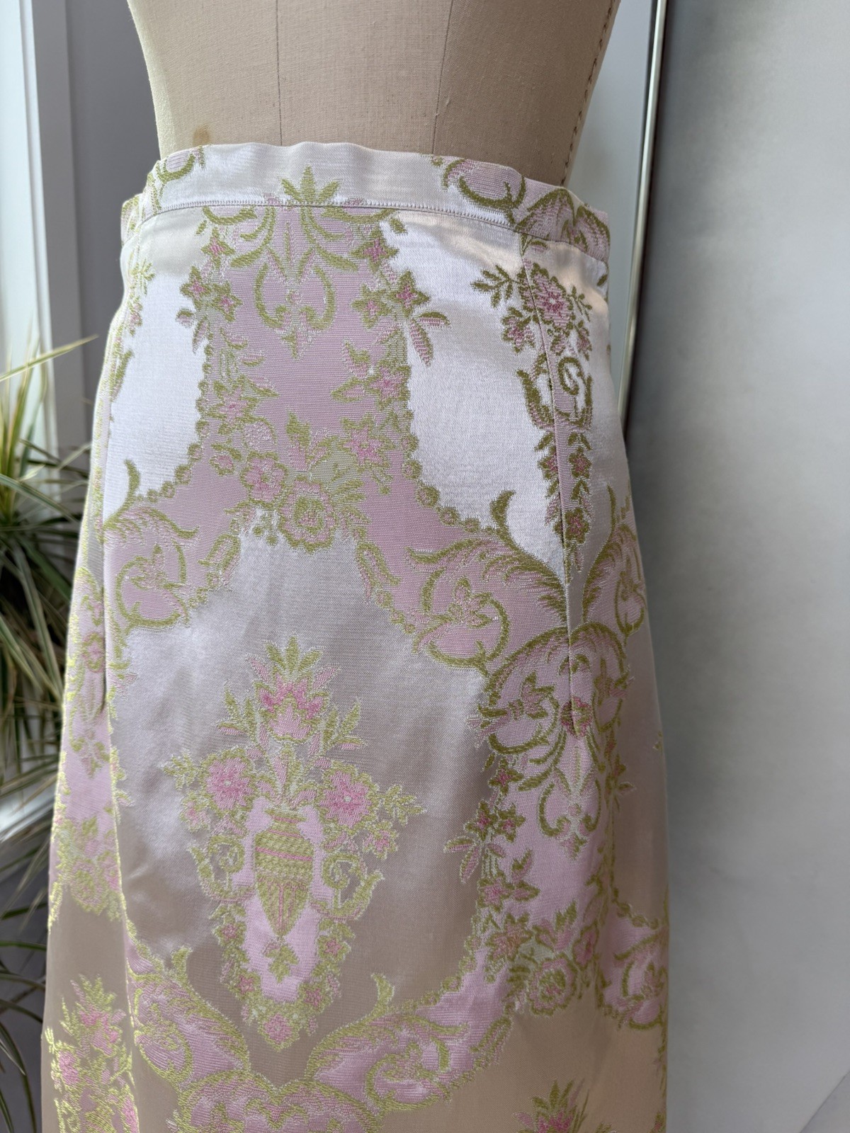 BAROQUE Satin Skirt Vintage 60s B ALTMAN Pink Floral Brocade Pencil Romantic