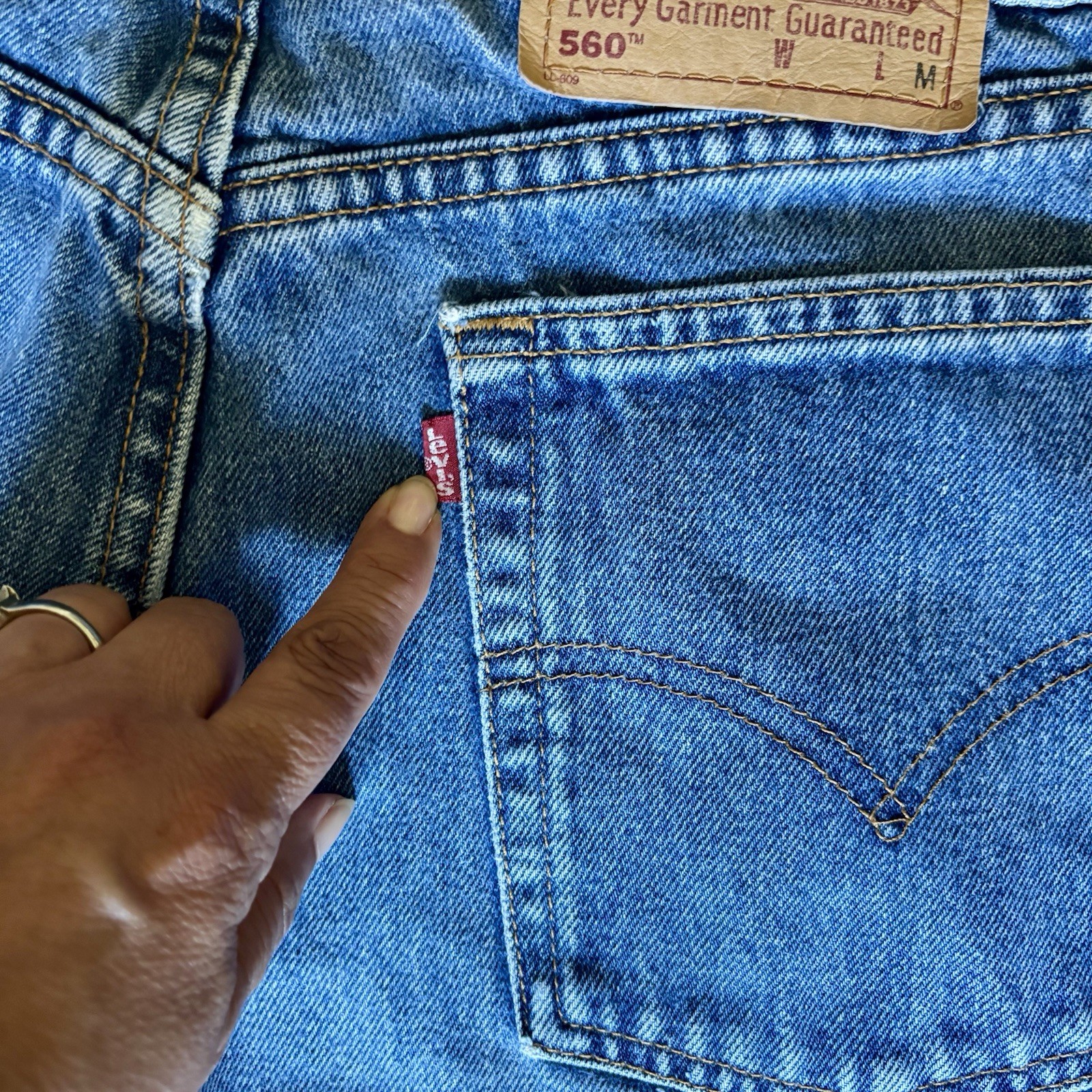 VTG Levi’s 560 90s Loose Fit Straight Women’s Sz 32×30 Med Wash Made in USA